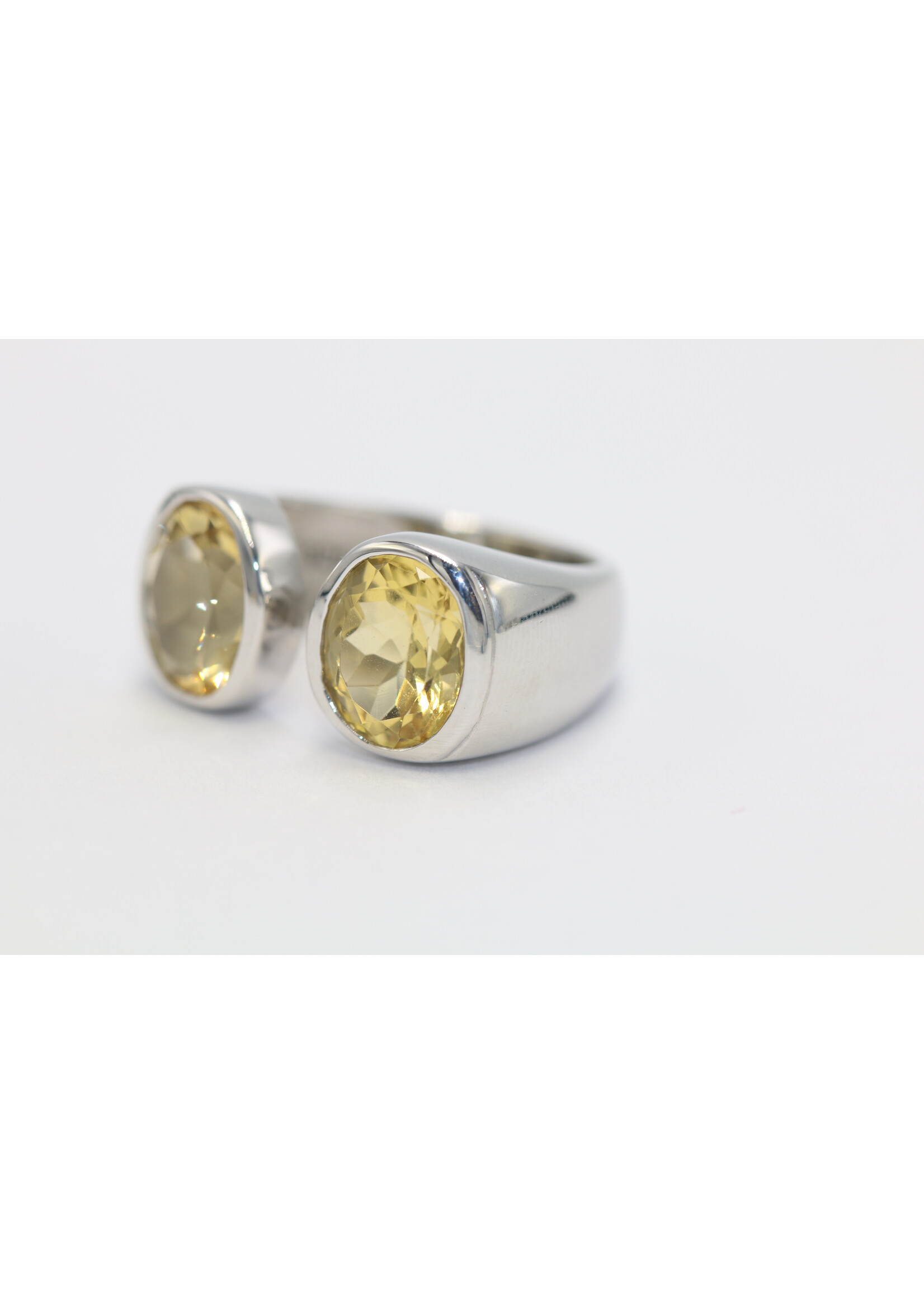 Anello in argento rodiato 925 con citrini naturali