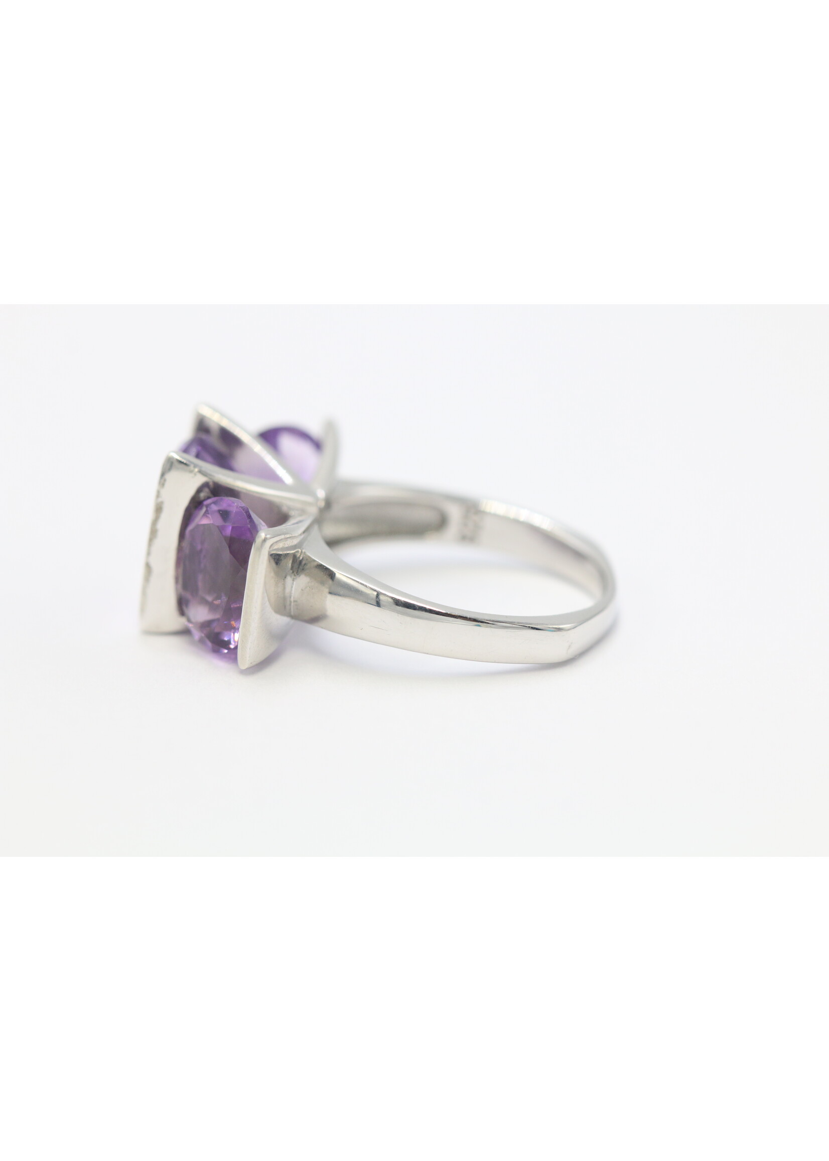 925 rhodium plated silver ring set with natural amethysts