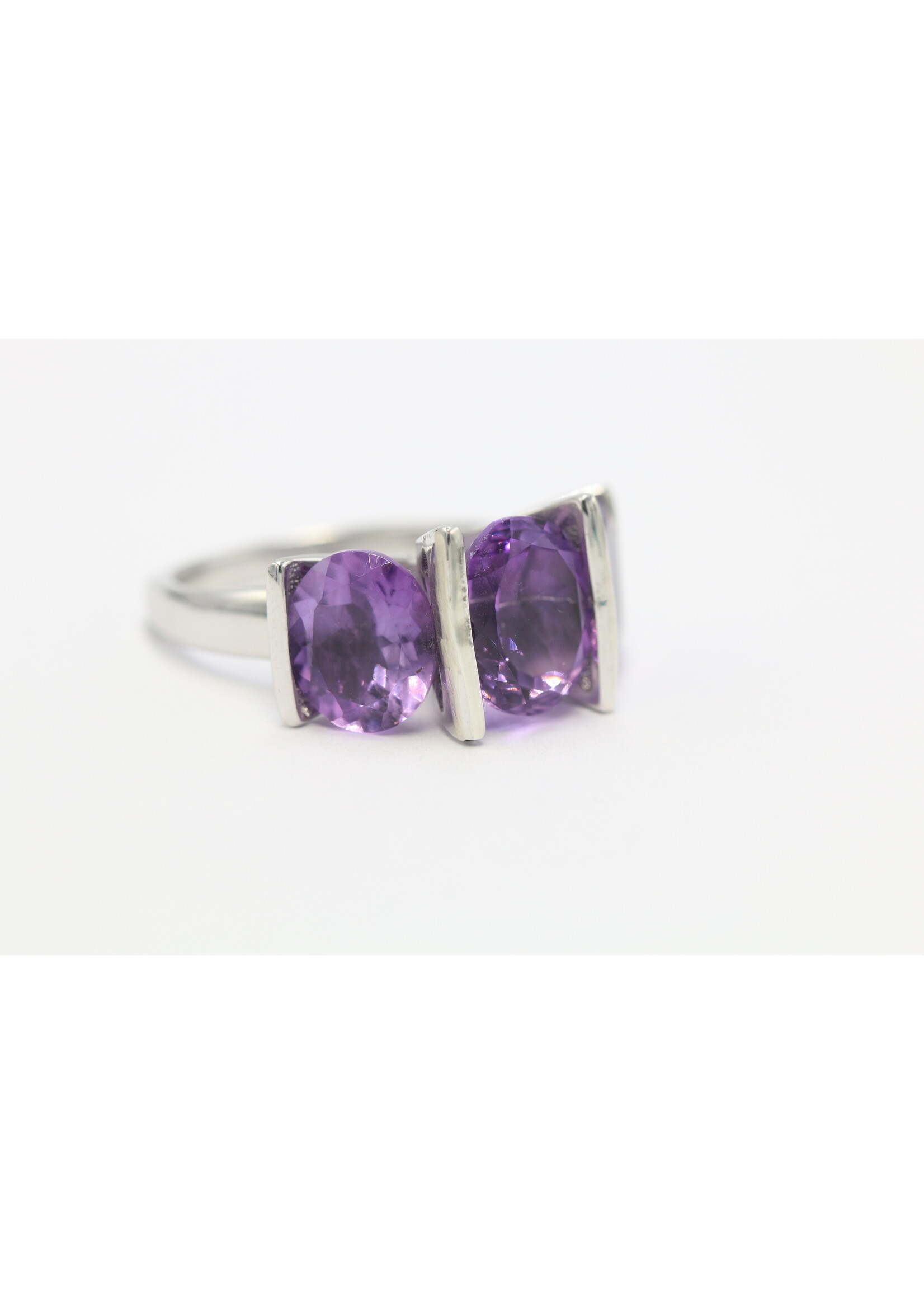 Anello in argento rodiato 925 con ametiste naturali