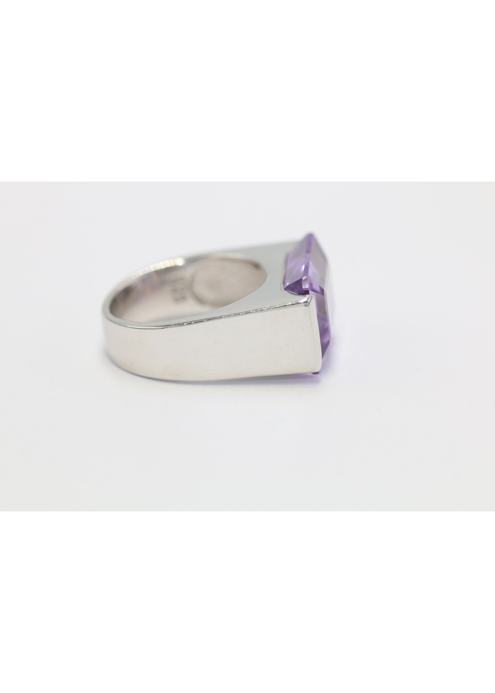 925 rhodium plated silver ring set with natural amethyst