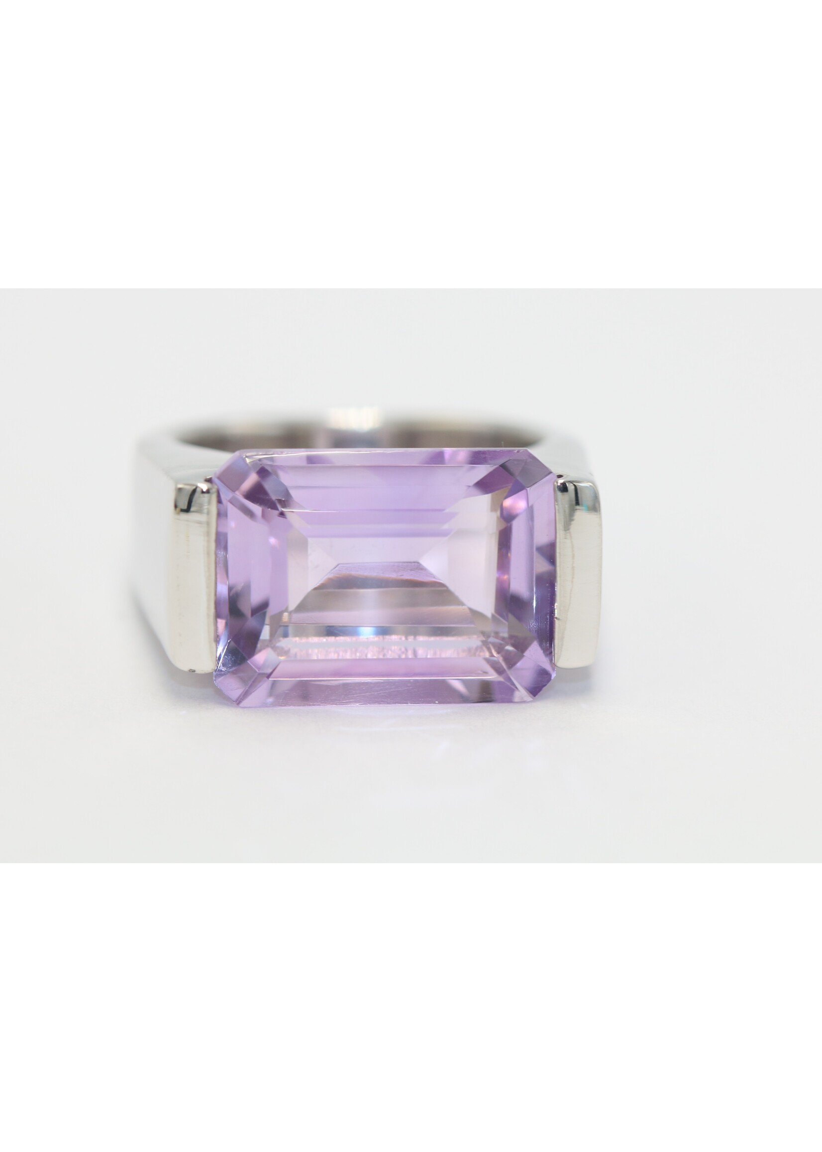 925 rhodium plated silver ring set with natural amethyst