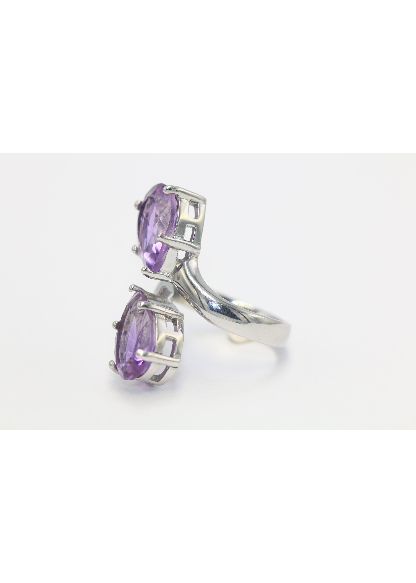 925 rhodium plated silver ring set with natural amethysts