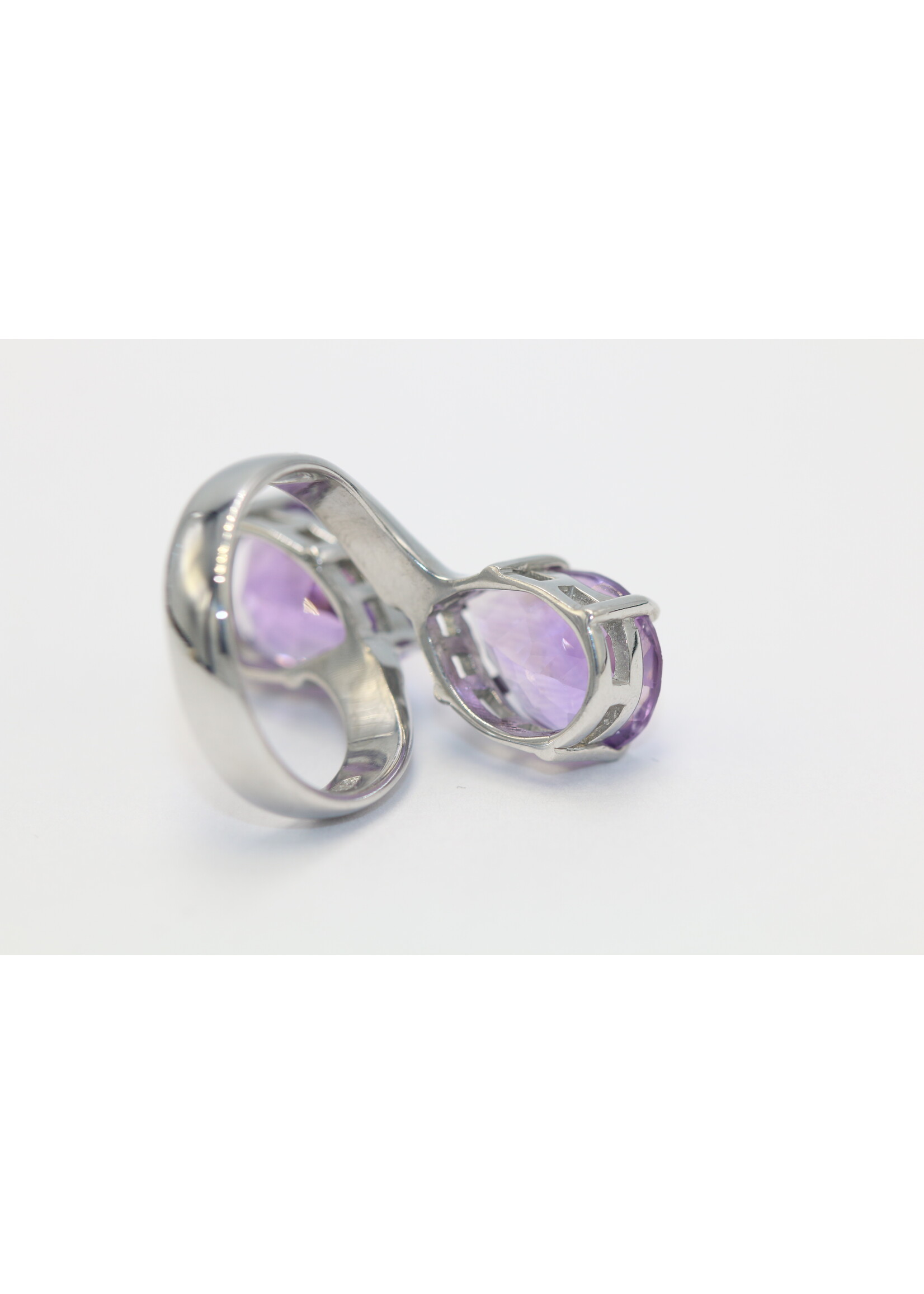 925 rhodium plated silver ring set with natural amethysts