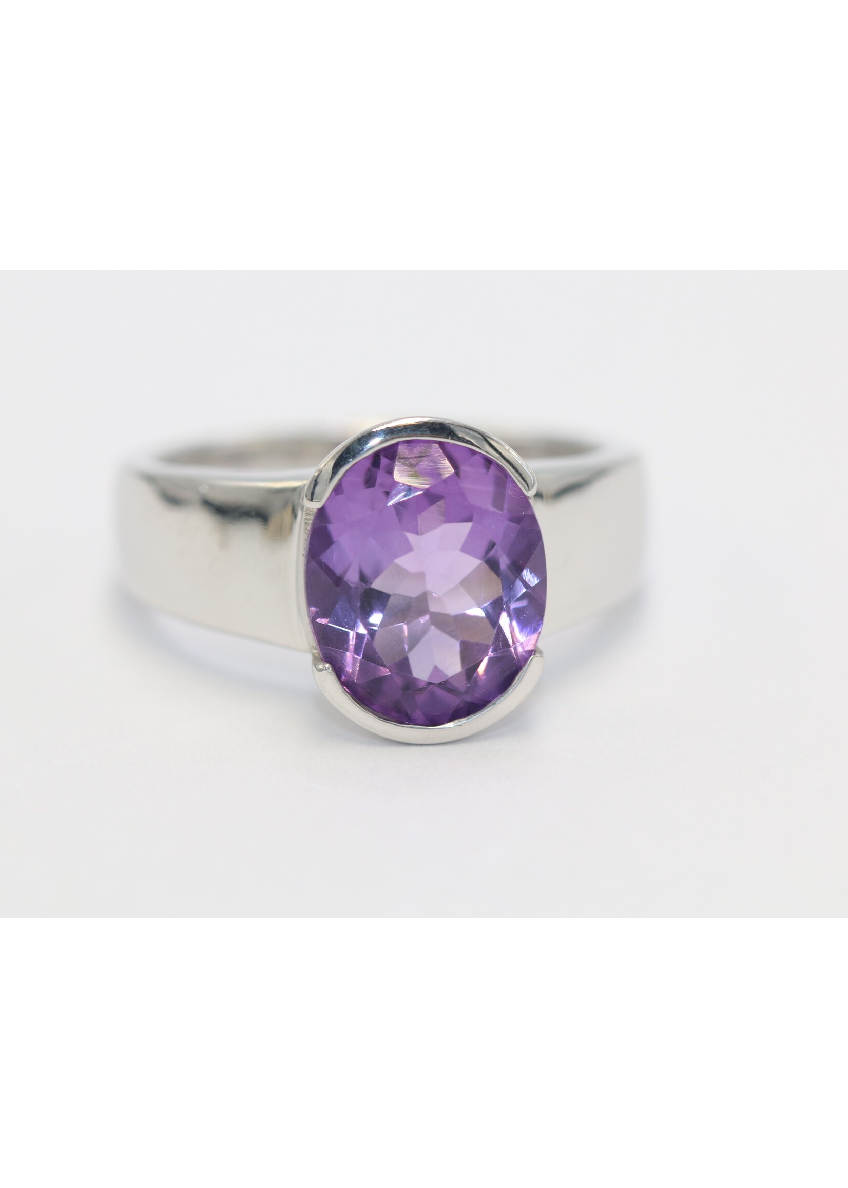 925 rhodium plated silver ring set with natural amethyst