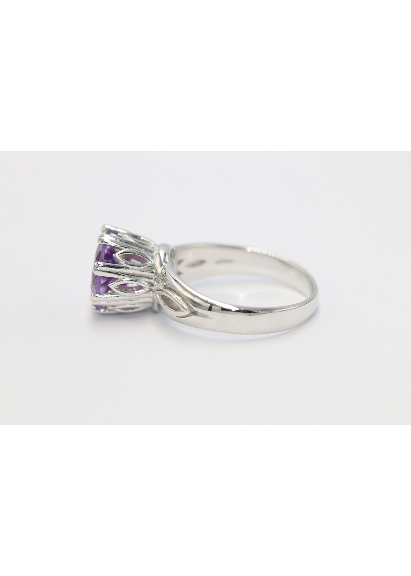 925 rhodium plated silver ring set with natural amethyst