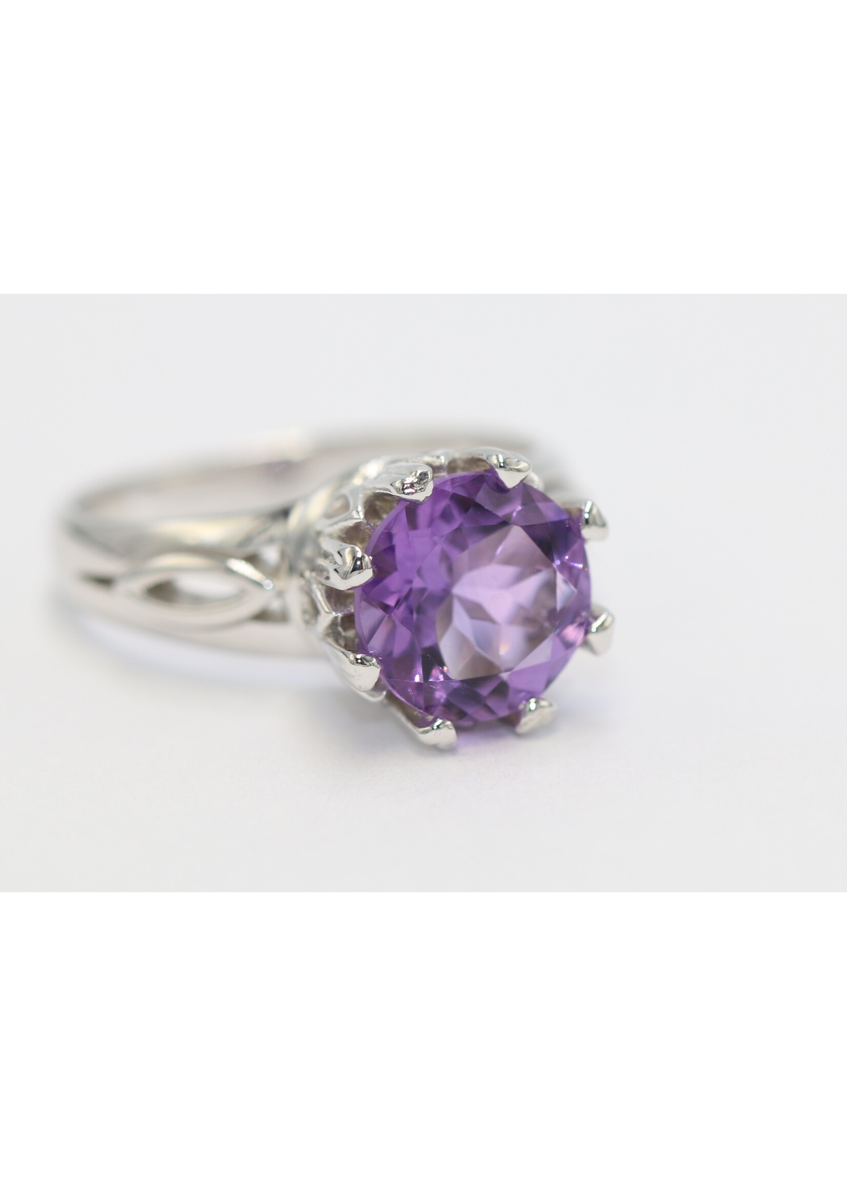925 rhodium plated silver ring set with natural amethyst