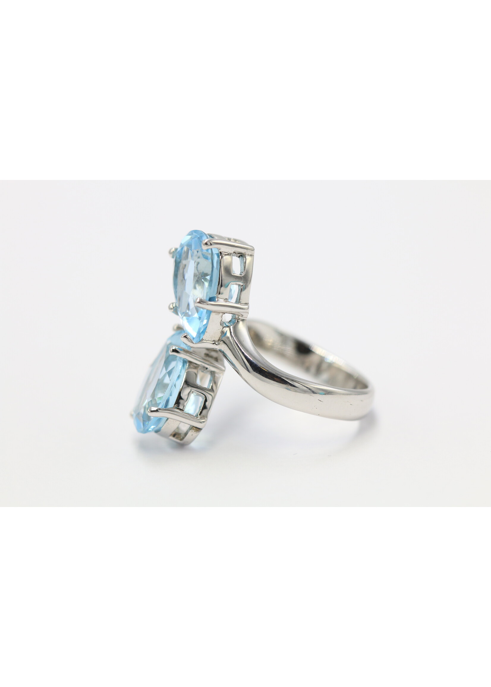 Bague en argent 925 rhodié sertie d'une Topaze Bleue naturelle