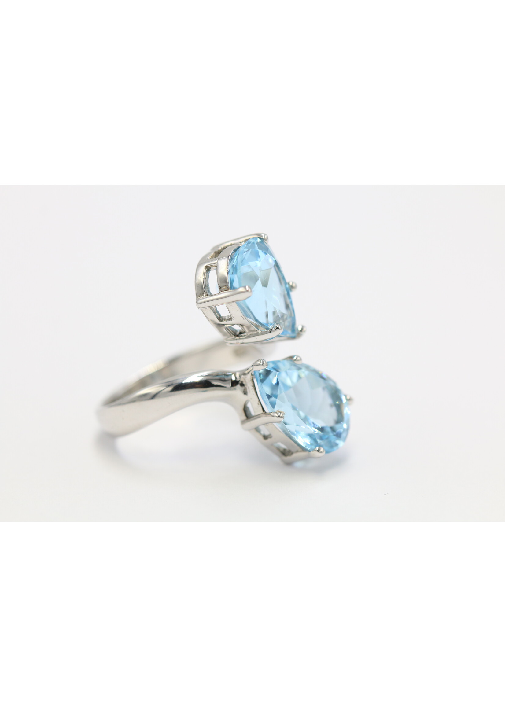 Bague en argent 925 rhodié sertie d'une Topaze Bleue naturelle