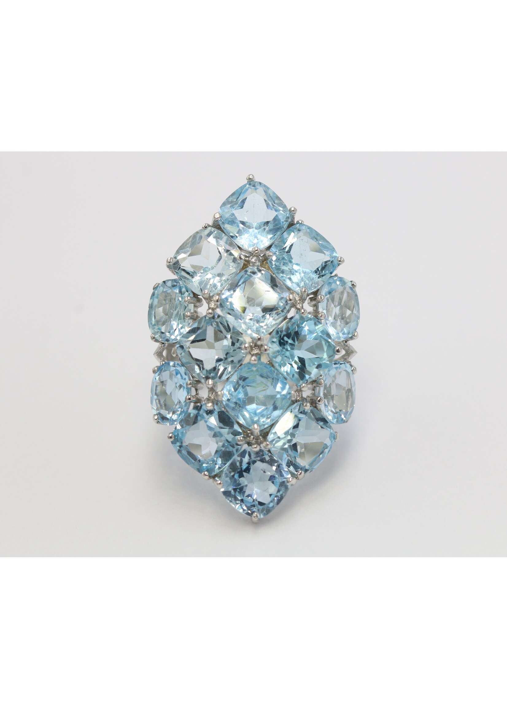 Anello in argento rodiato 925 con topazio azzurro naturale