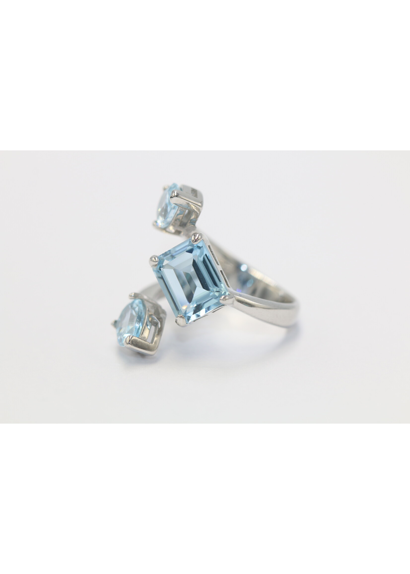 Bague en argent 925 rhodié sertie d'une Topaze Bleue naturelle