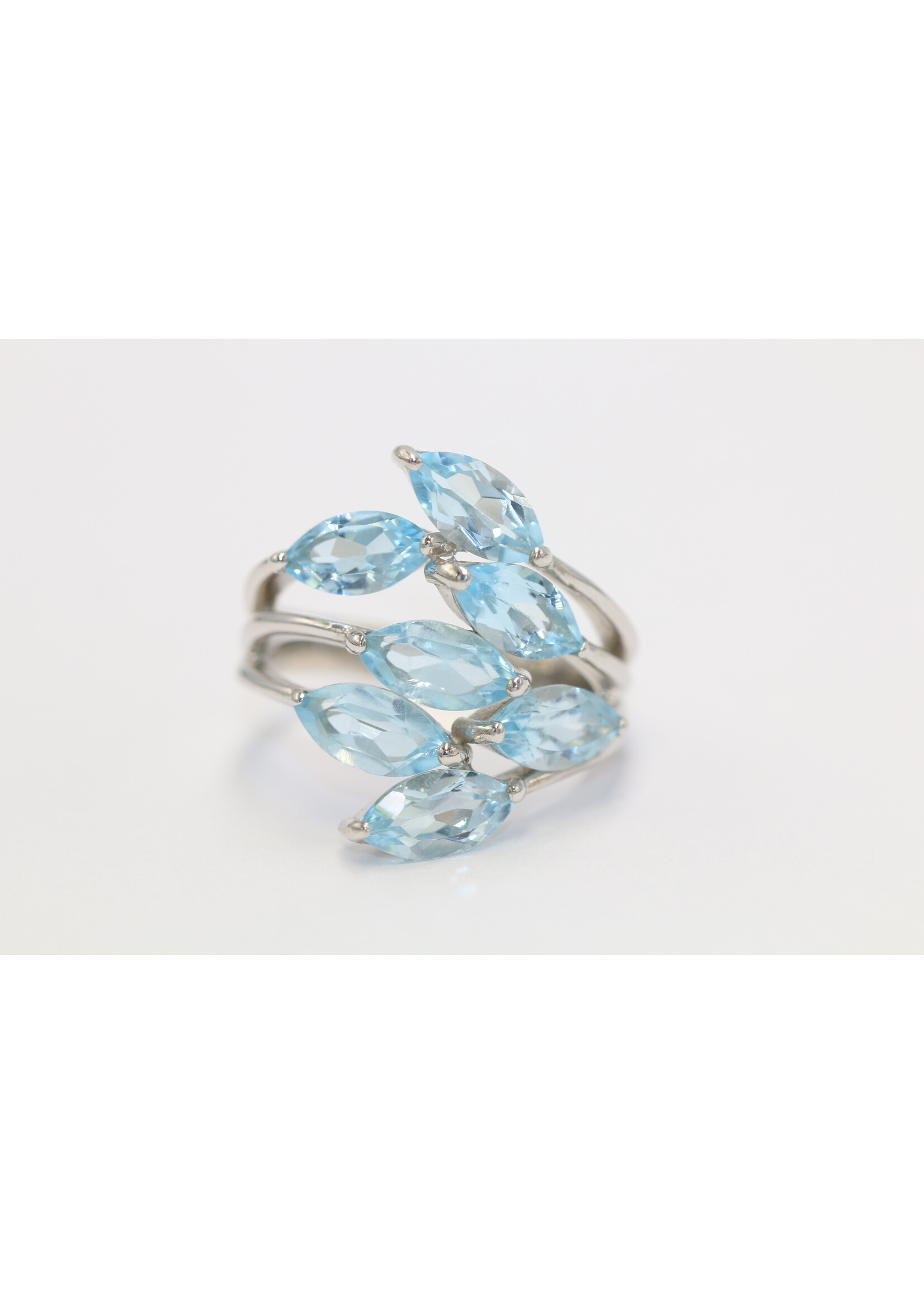 Bague en argent 925 rhodié sertie d'une Topaze Bleue naturelle