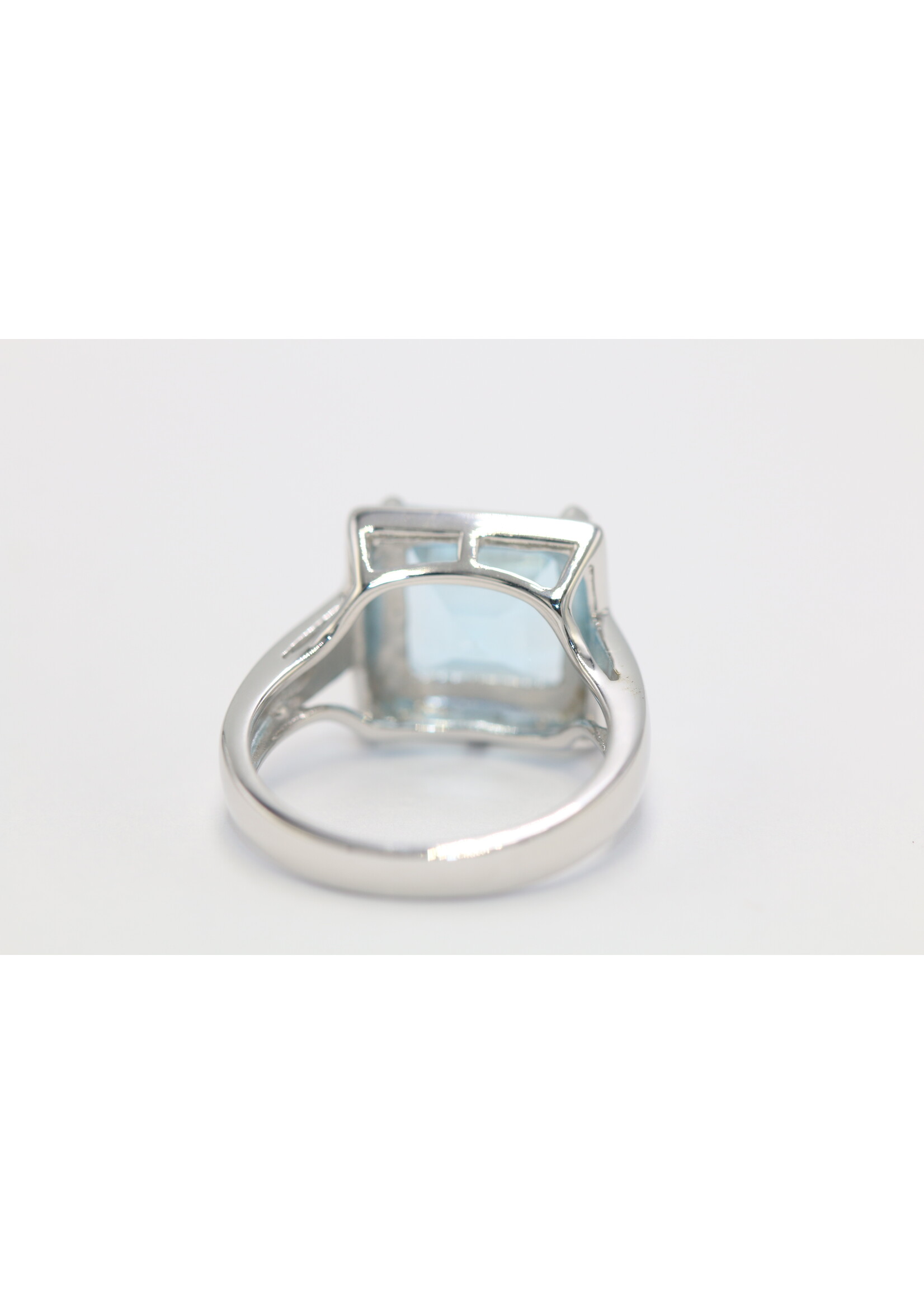 925 rhodium plated silver ring set with natural Blue Topaz