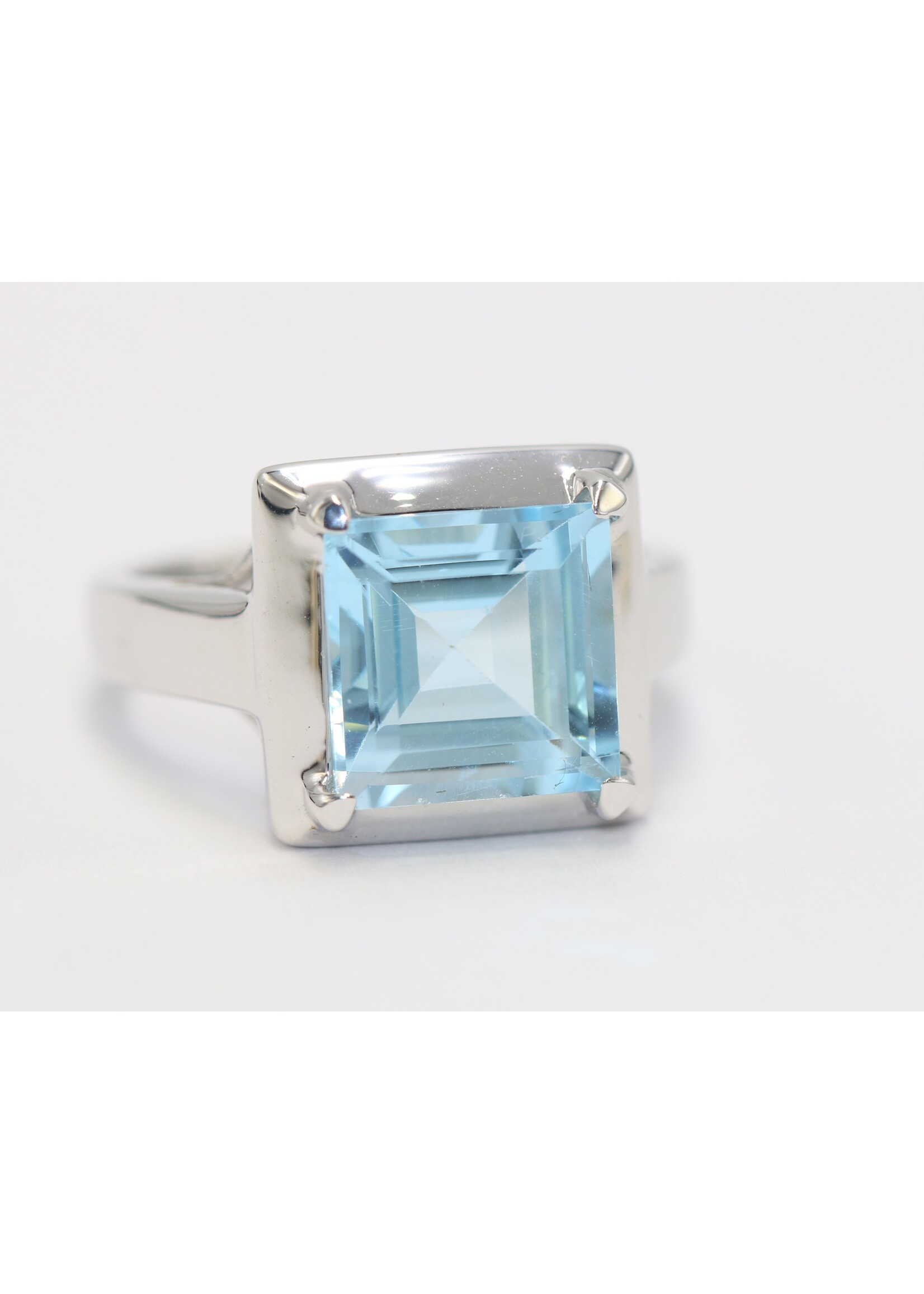 925 rhodium plated silver ring set with natural Blue Topaz