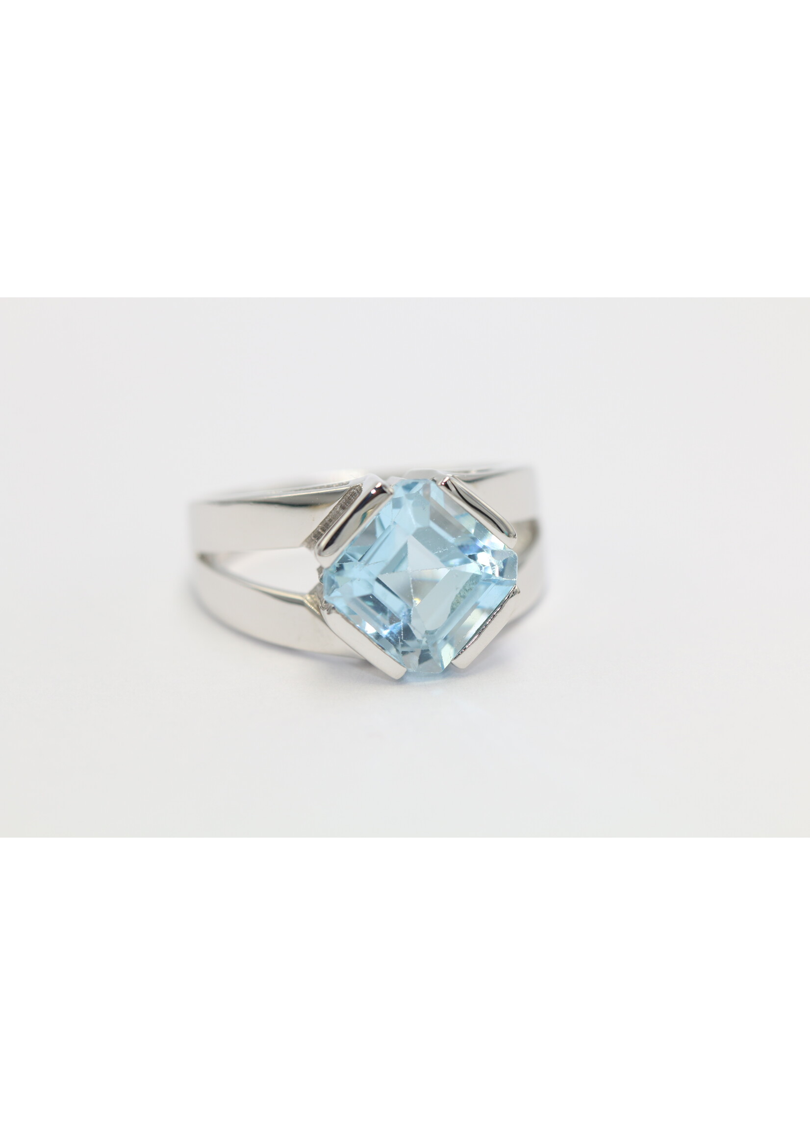 925 rhodium plated silver ring set with natural Blue Topaz