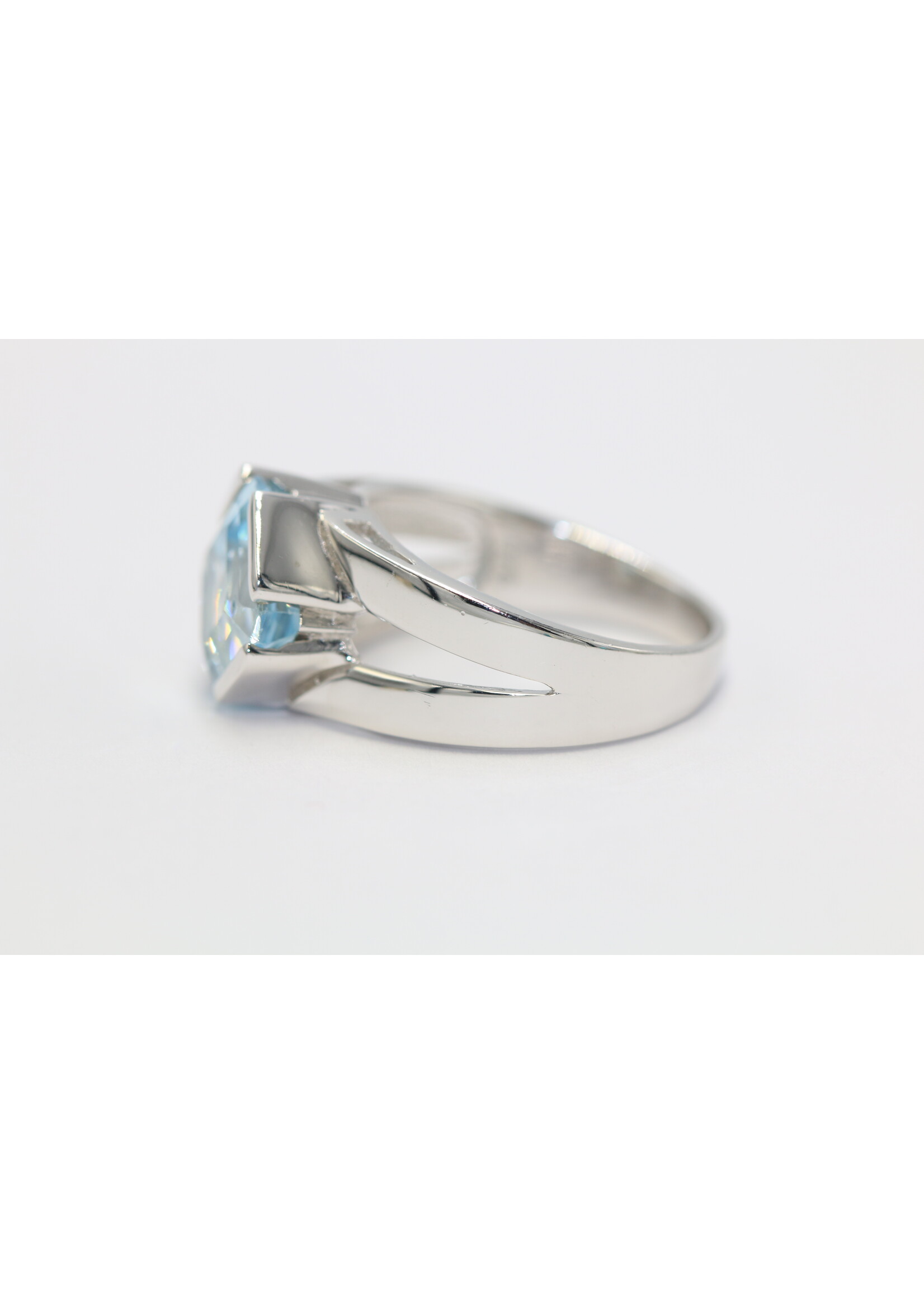 925 rhodium plated silver ring set with natural Blue Topaz