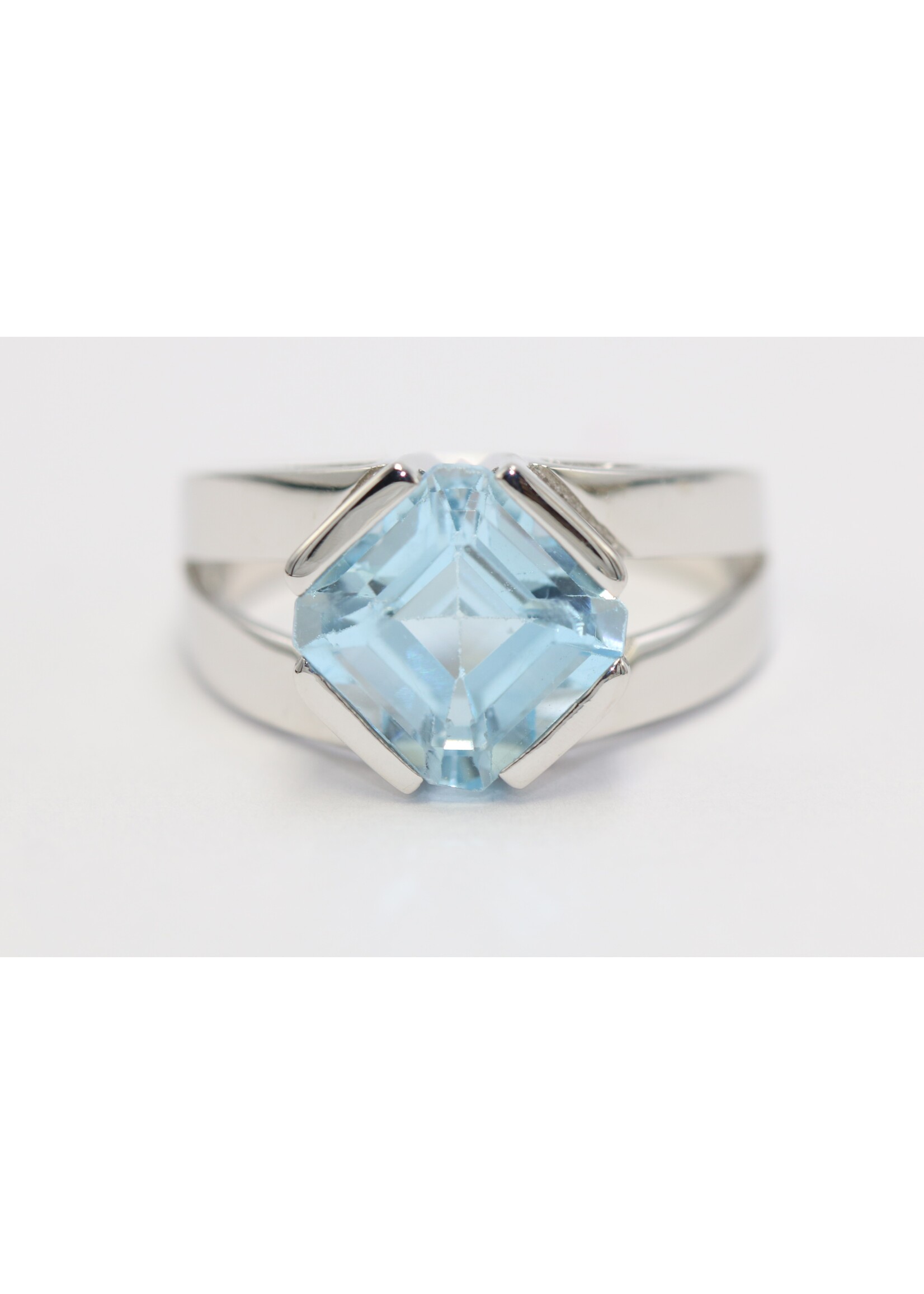 925 rhodium plated silver ring set with natural Blue Topaz