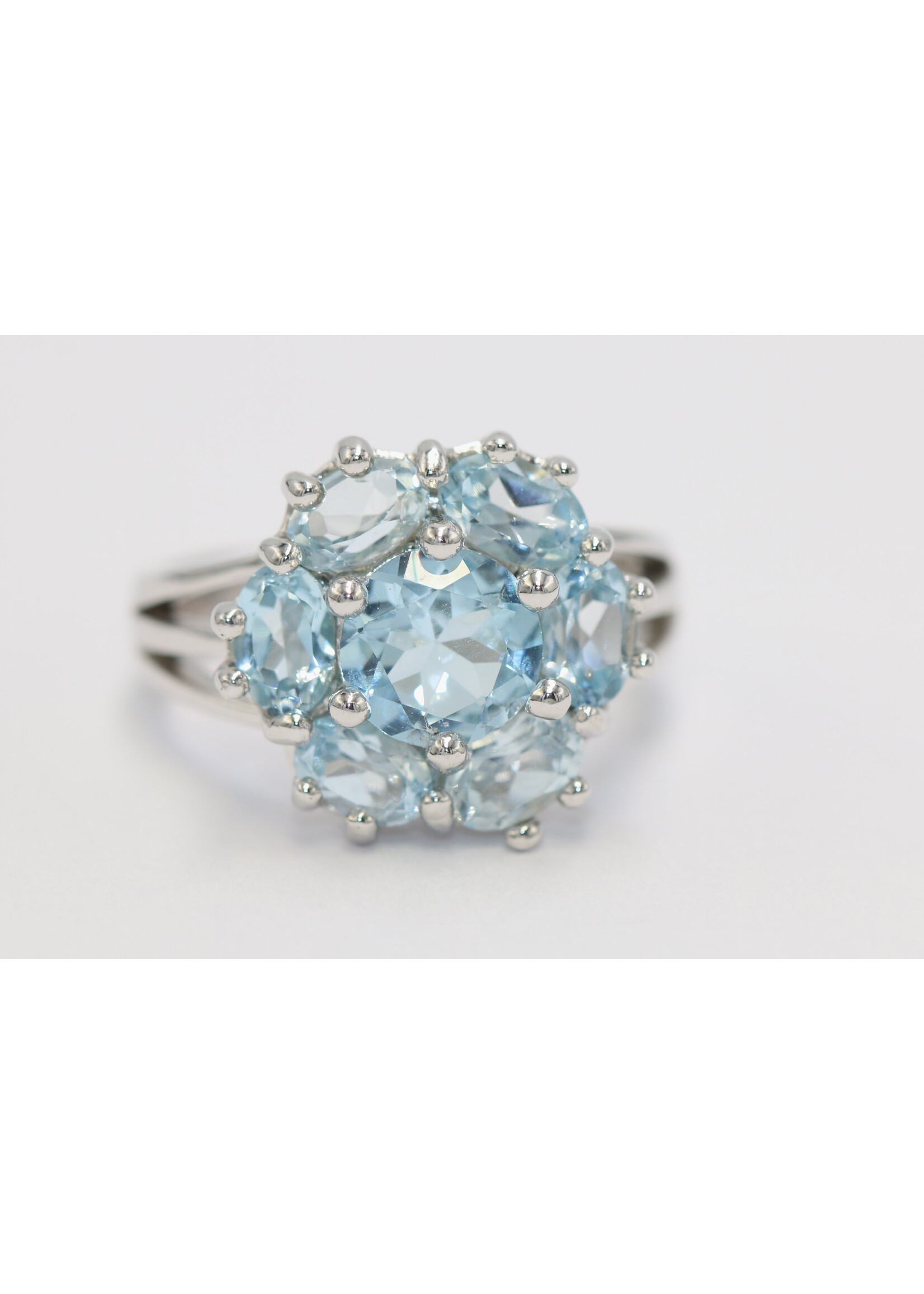 Bague en argent 925 rhodié sertie d'une Topaze Bleue naturelle