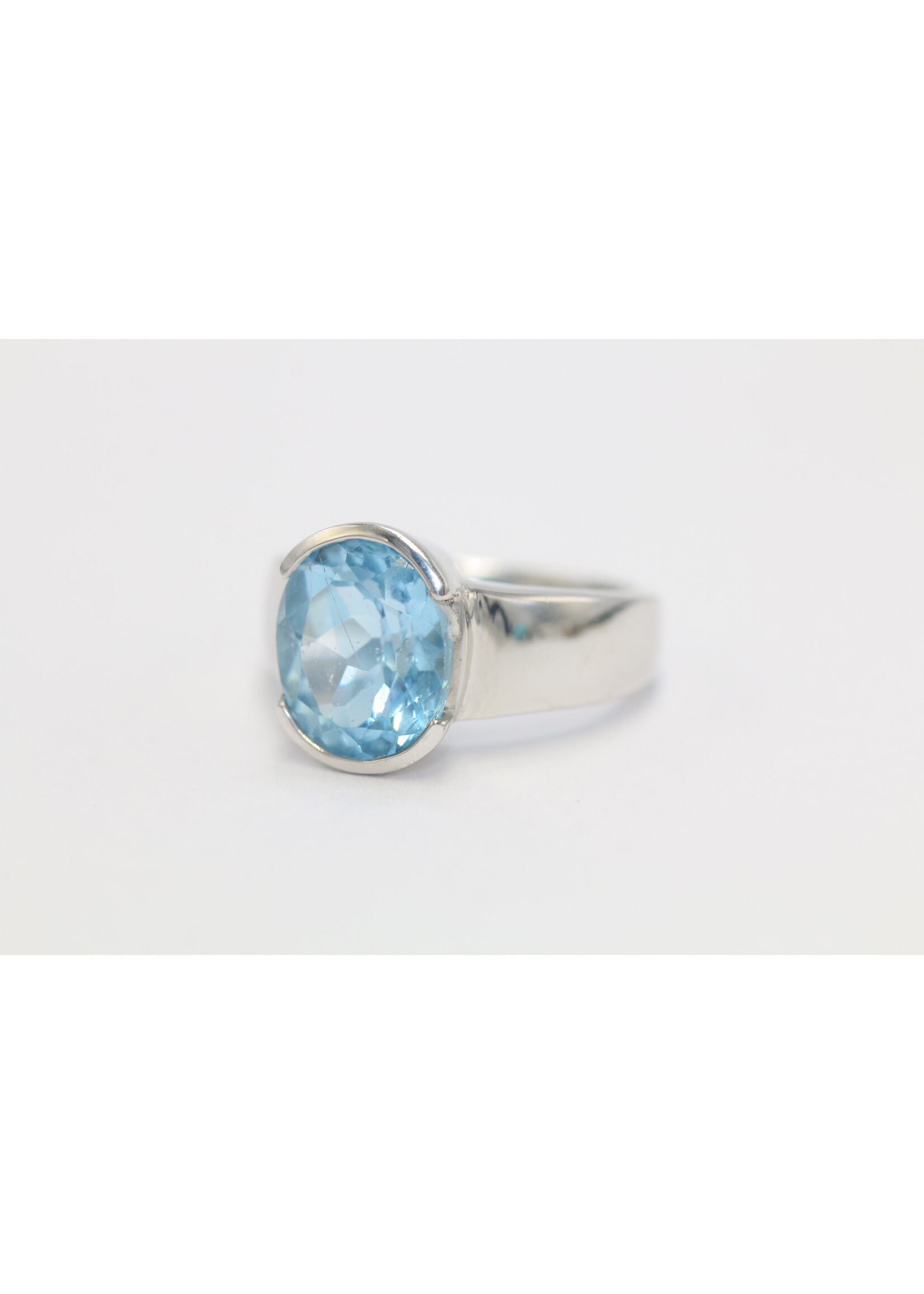 925 rhodium plated silver ring set with natural Blue Topaz