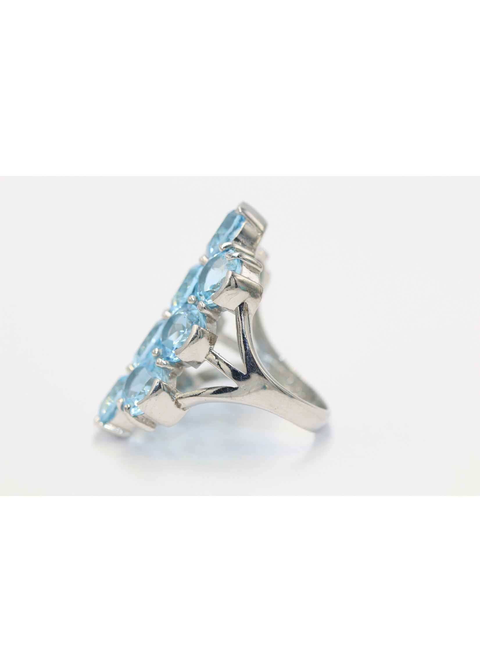 Anello in argento rodiato 925 con topazio azzurro naturale
