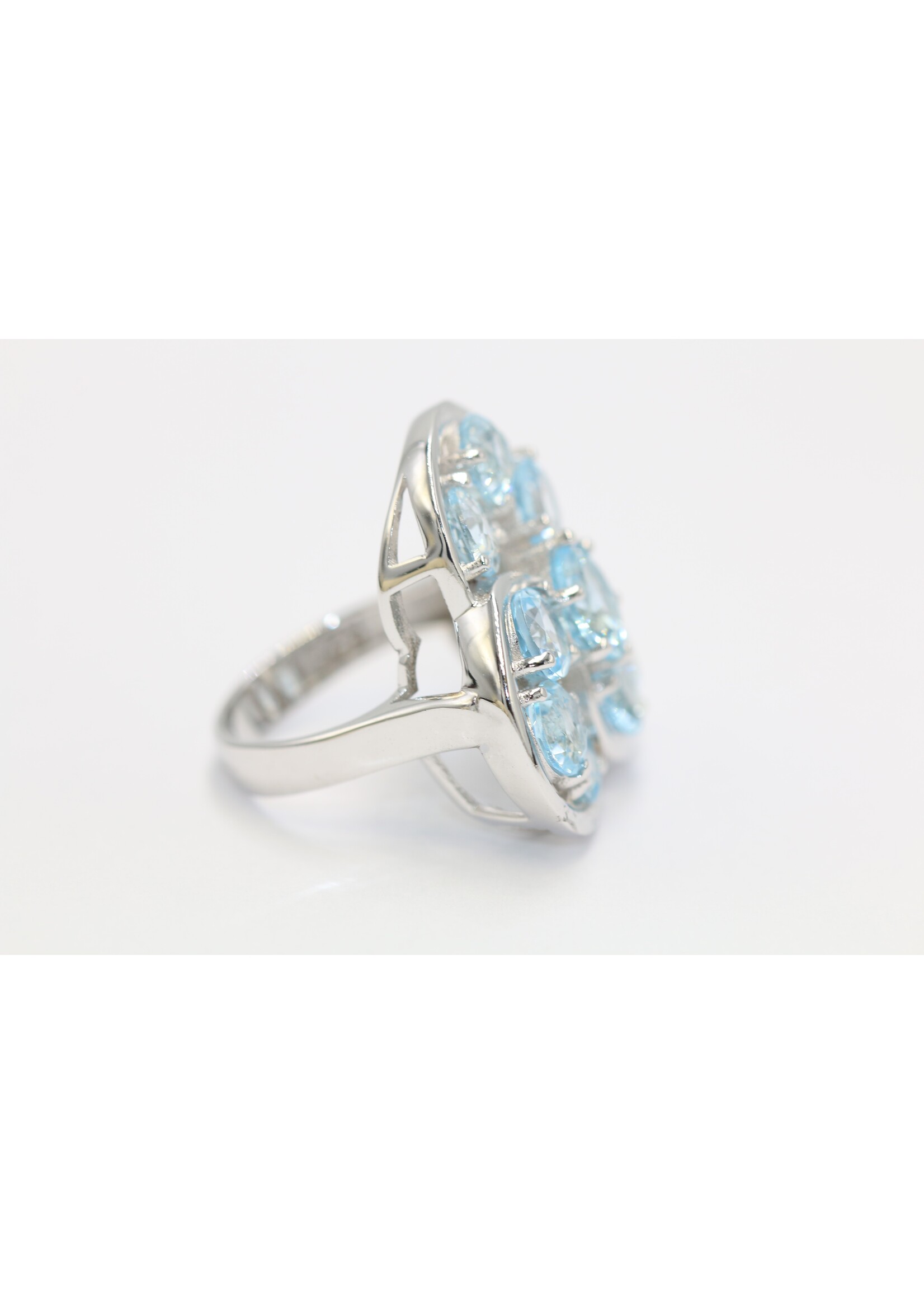 Anello in argento rodiato 925 con topazio azzurro naturale