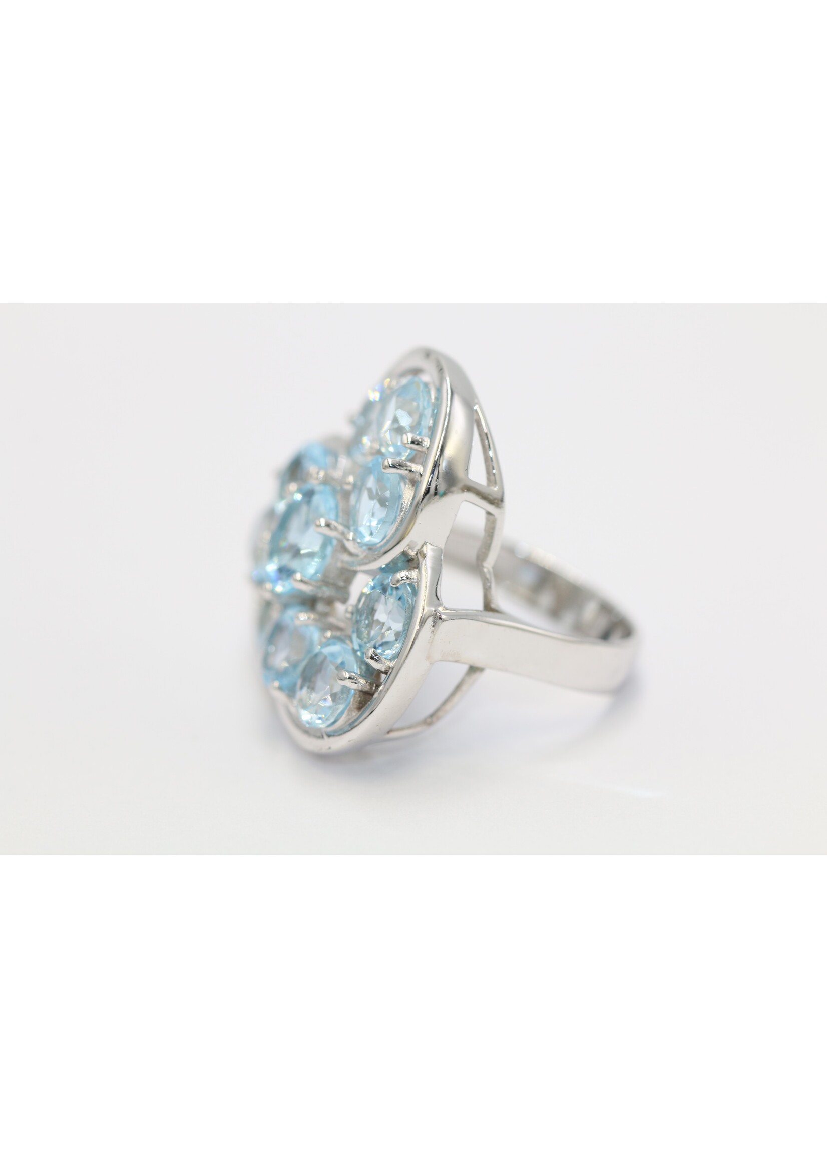 Anello in argento rodiato 925 con topazio azzurro naturale