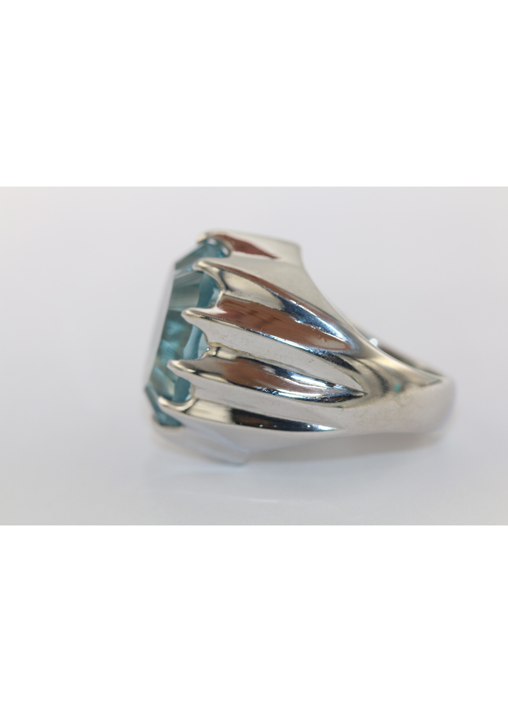 Bague en argent 925 rhodié sertie d'une Topaze Bleue naturelle