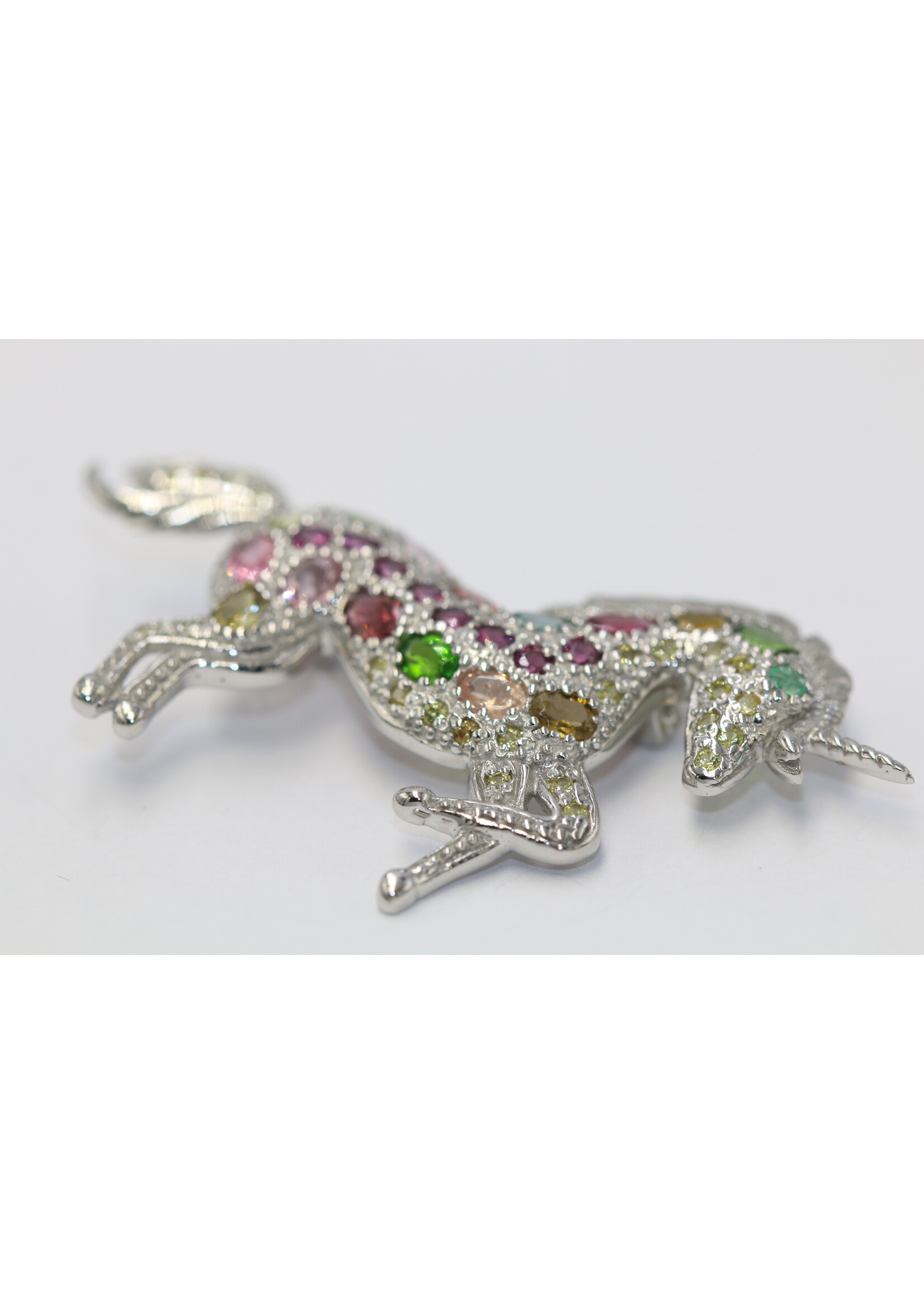 925 gerhodineerd zilveren Brooch bezet met natuurlijke Toermalijnen