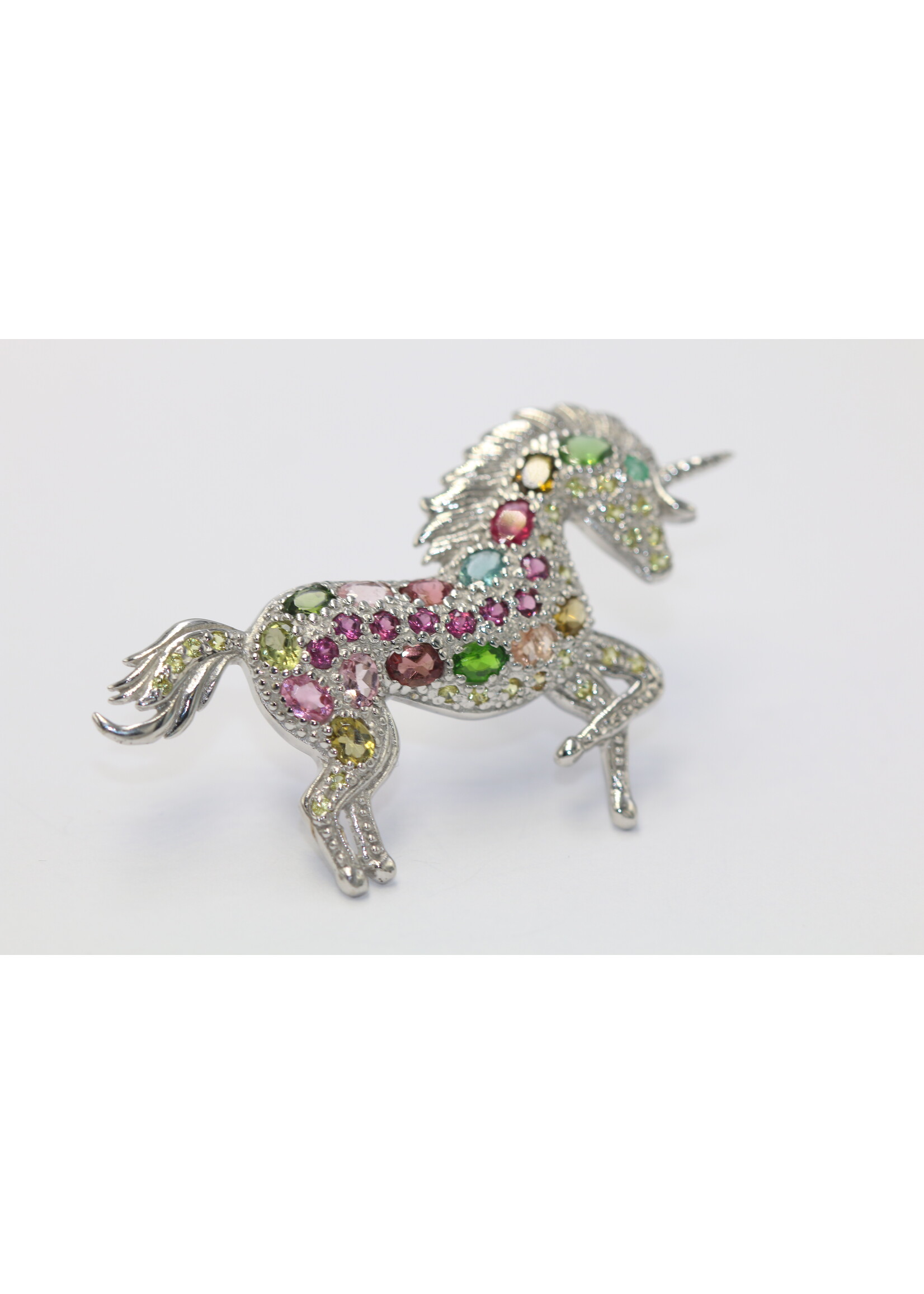 925 gerhodineerd zilveren Brooch bezet met natuurlijke Toermalijnen