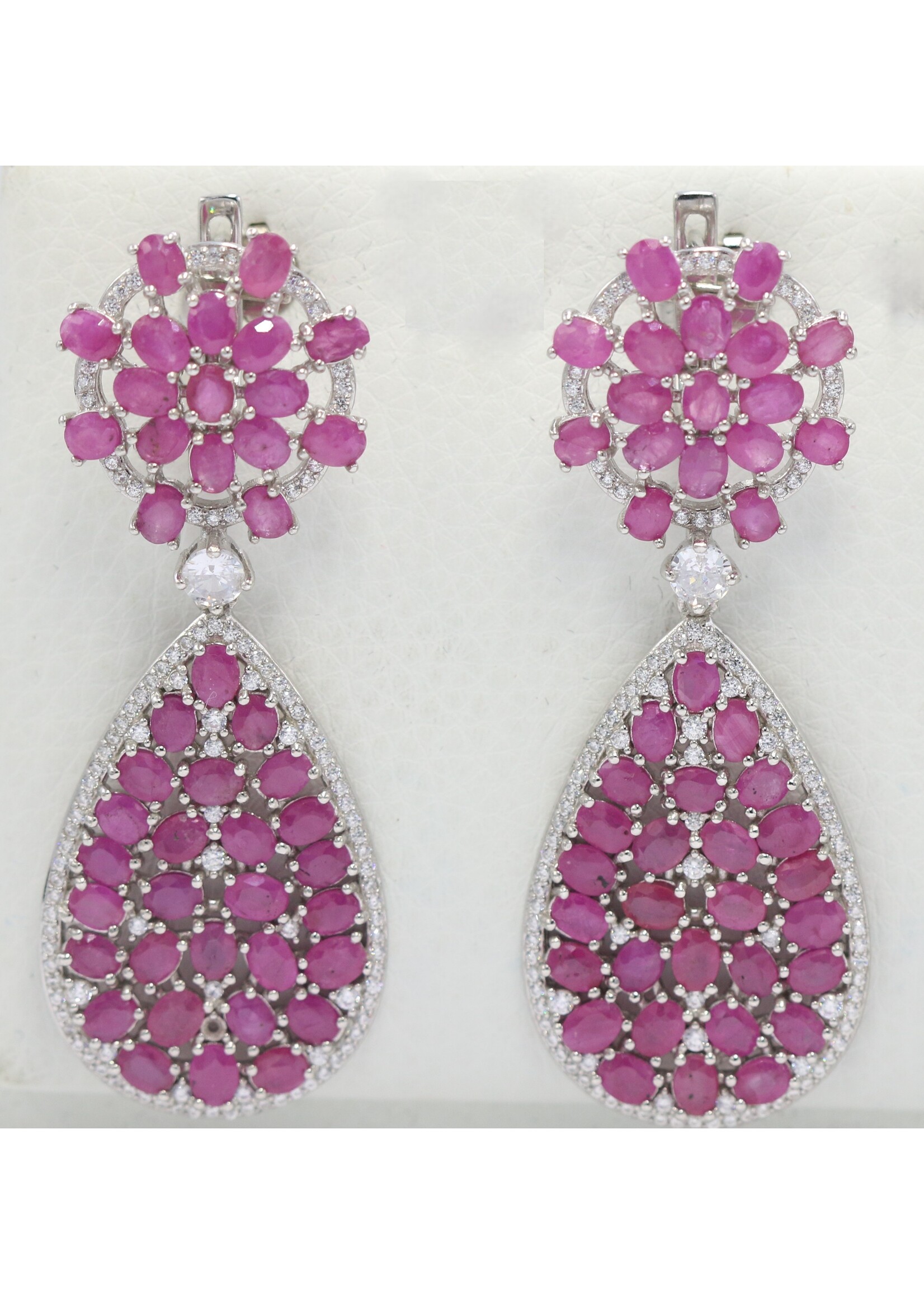 Boucles d'oreilles en argent 925 rhodié serties de rubis naturels