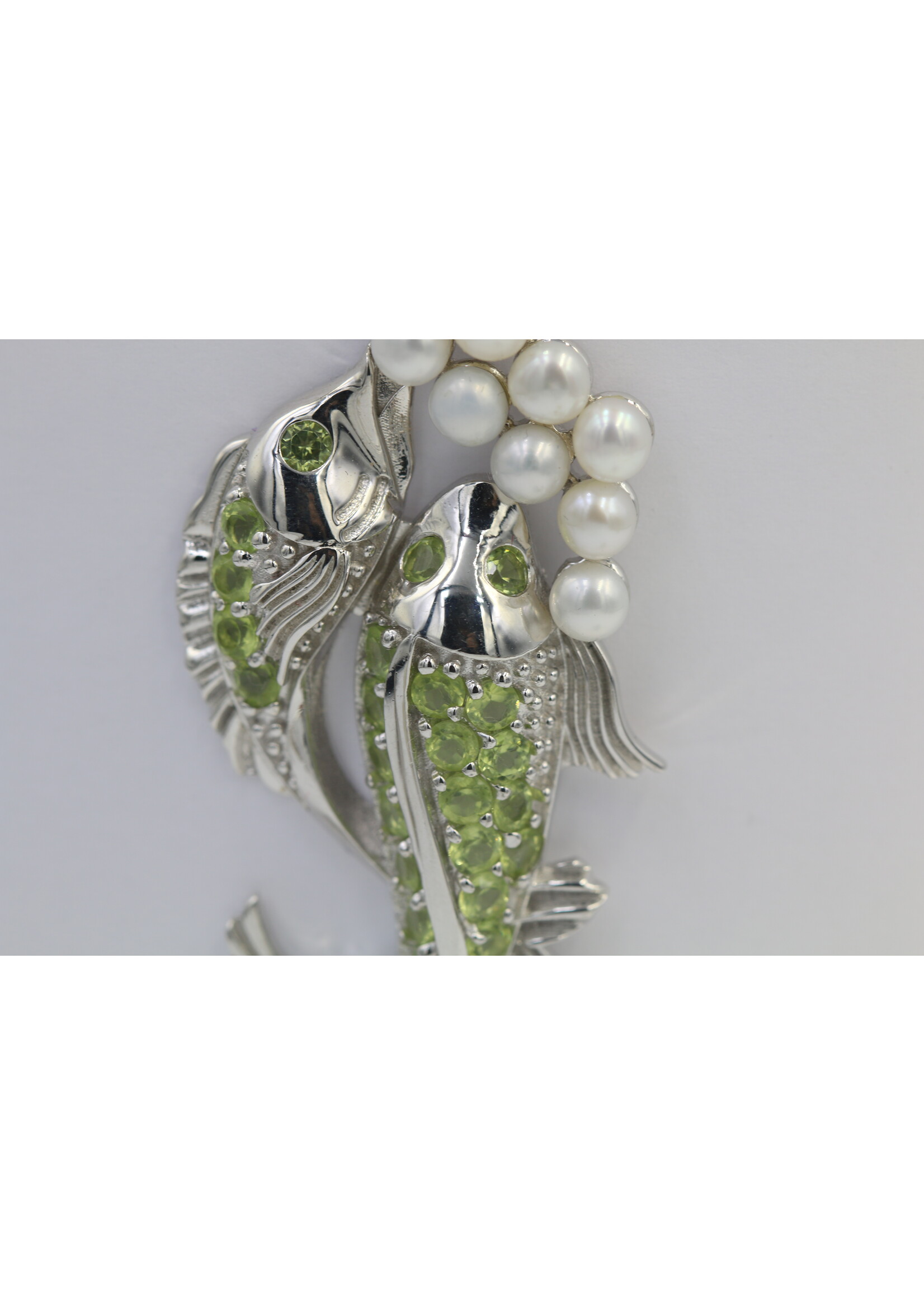 925 gerhodineerd zilveren Hanger bezet met natuurlijke  Peridots
