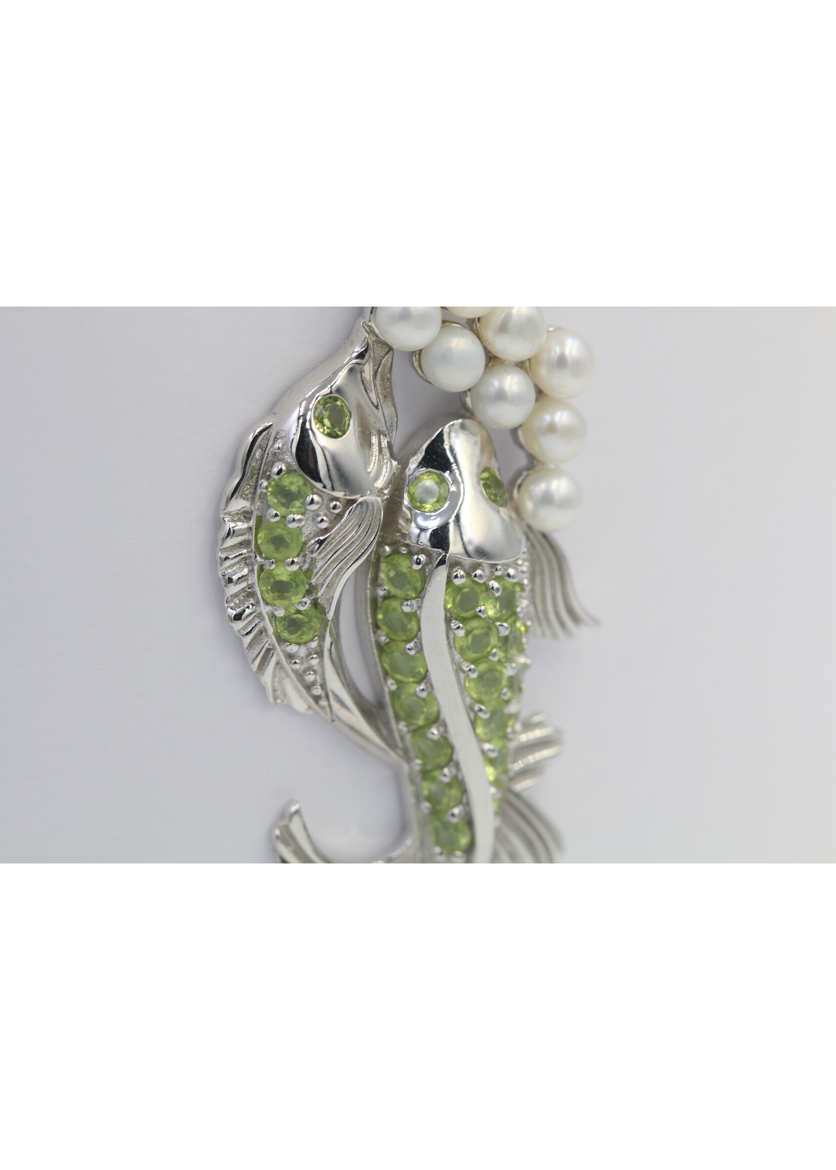 925 rhodium plated silver pendant set with natural peridots