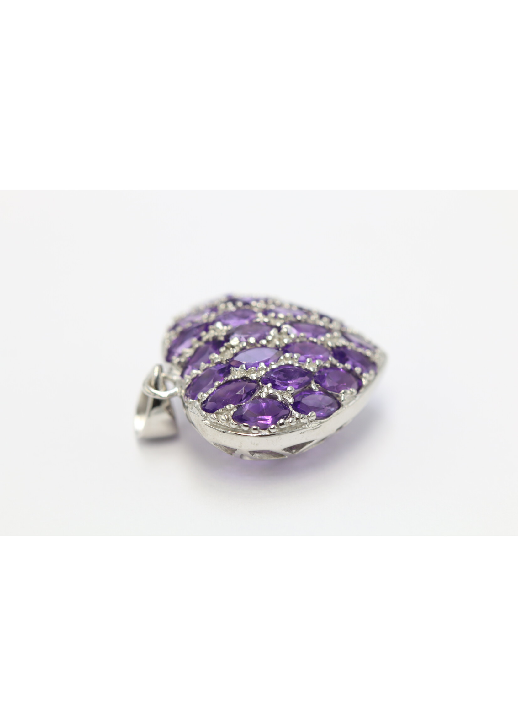925 rhodium plated silver pendant set with natural amethysts