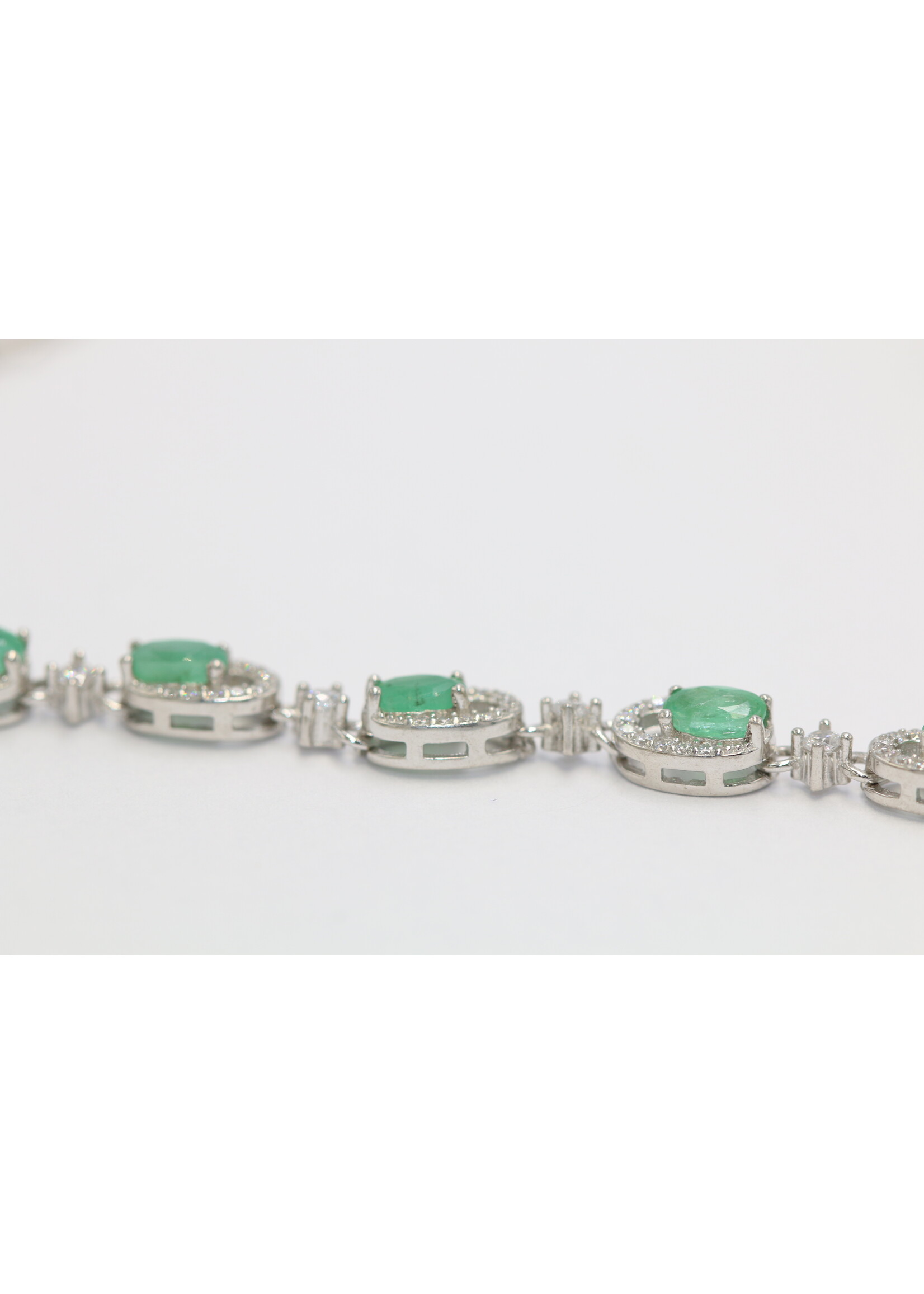 925 rhodium plated silver necklace set with natural emeralds