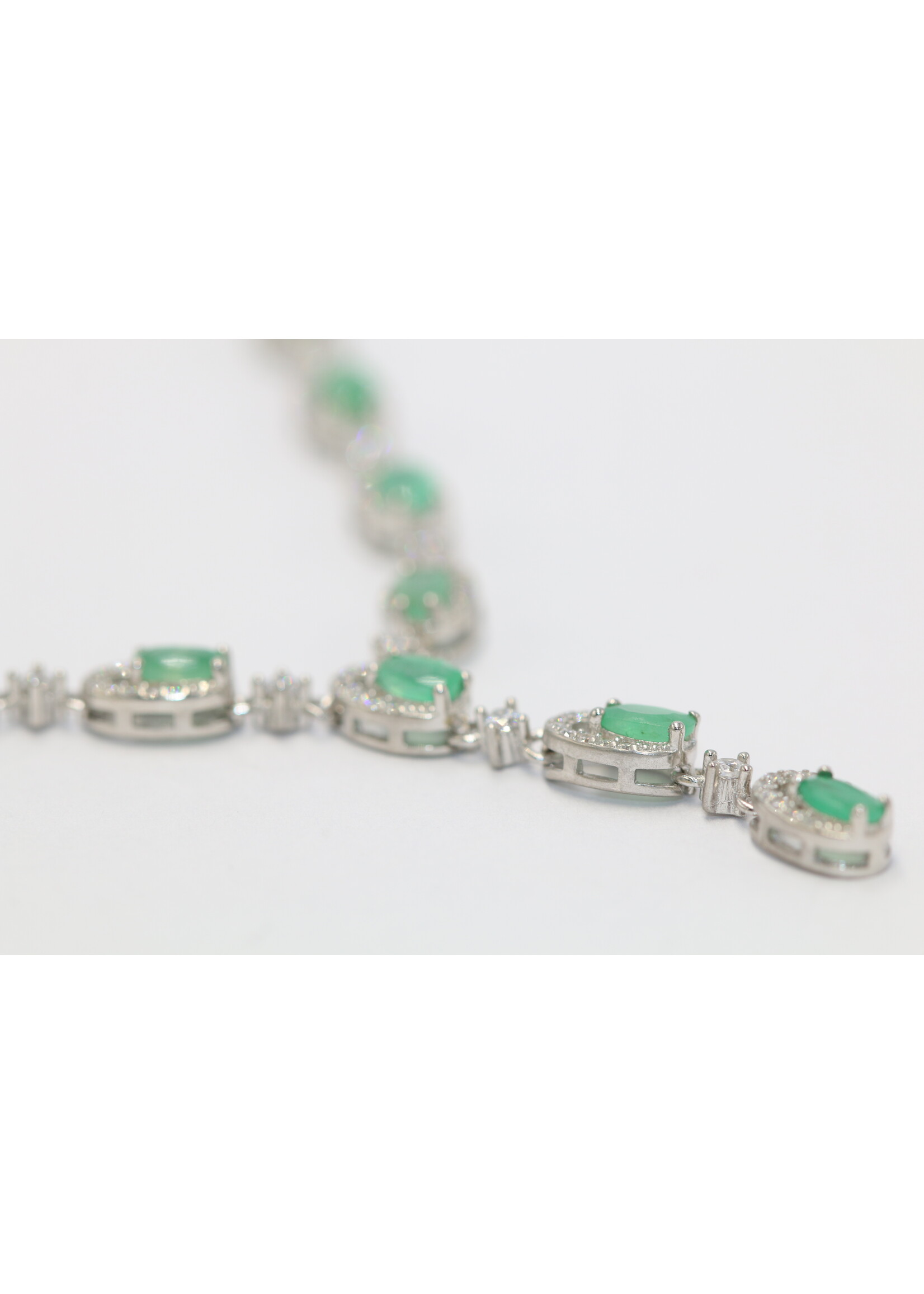 925 rhodium plated silver necklace set with natural emeralds