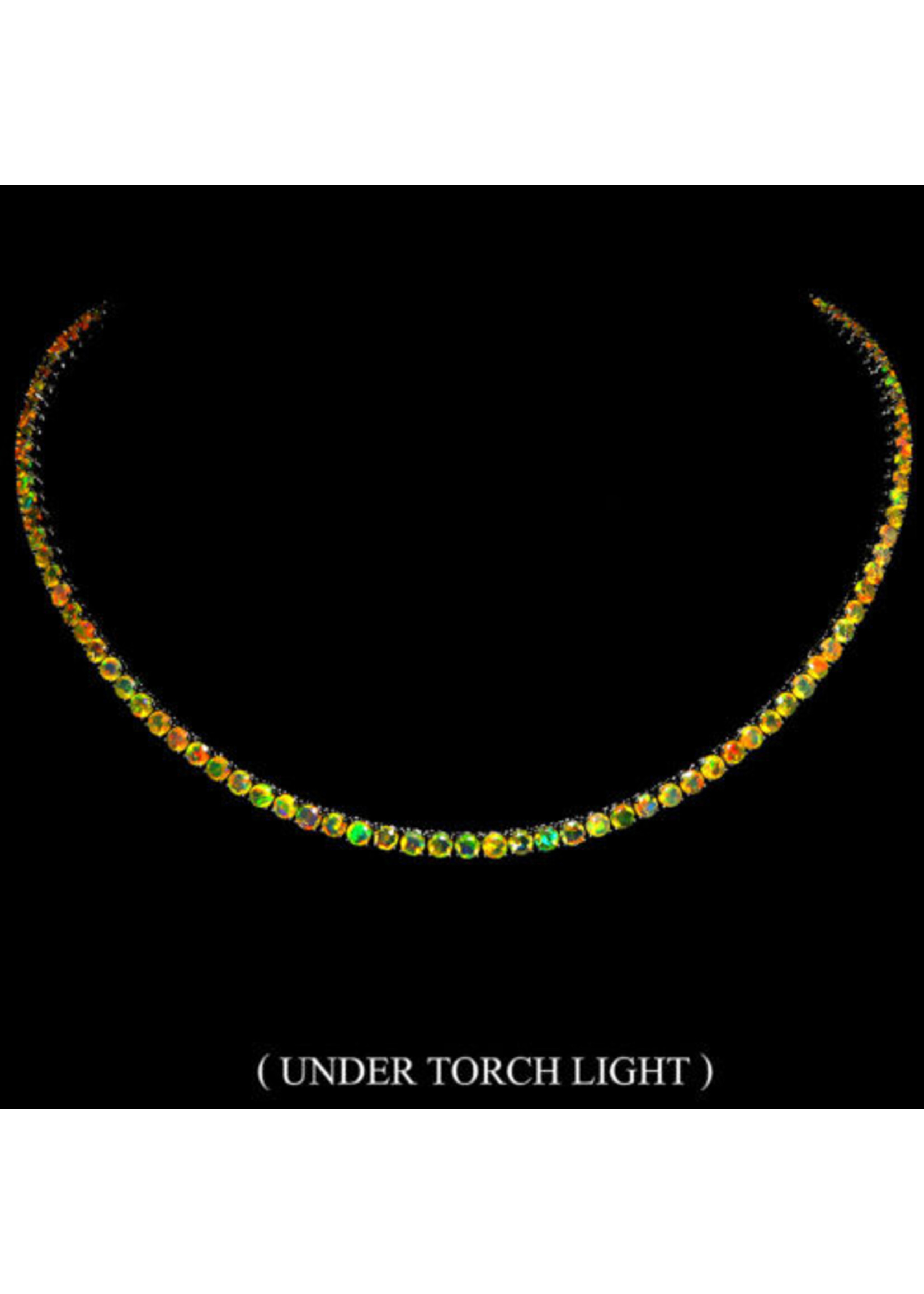 Collier en argent 925 rhodié serti d'opales naturelles