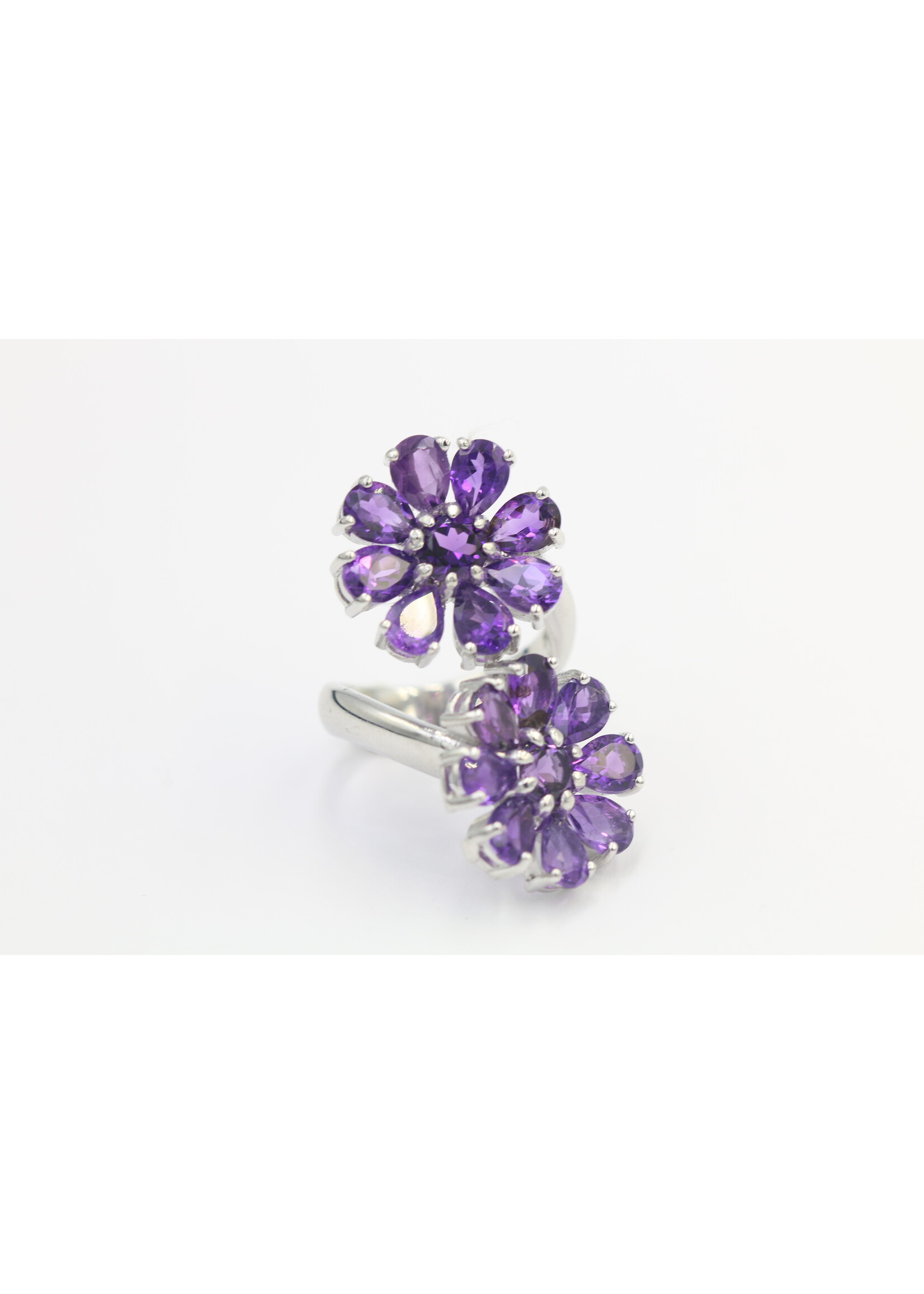 925 rhodium plated silver ring set with natural amethyst