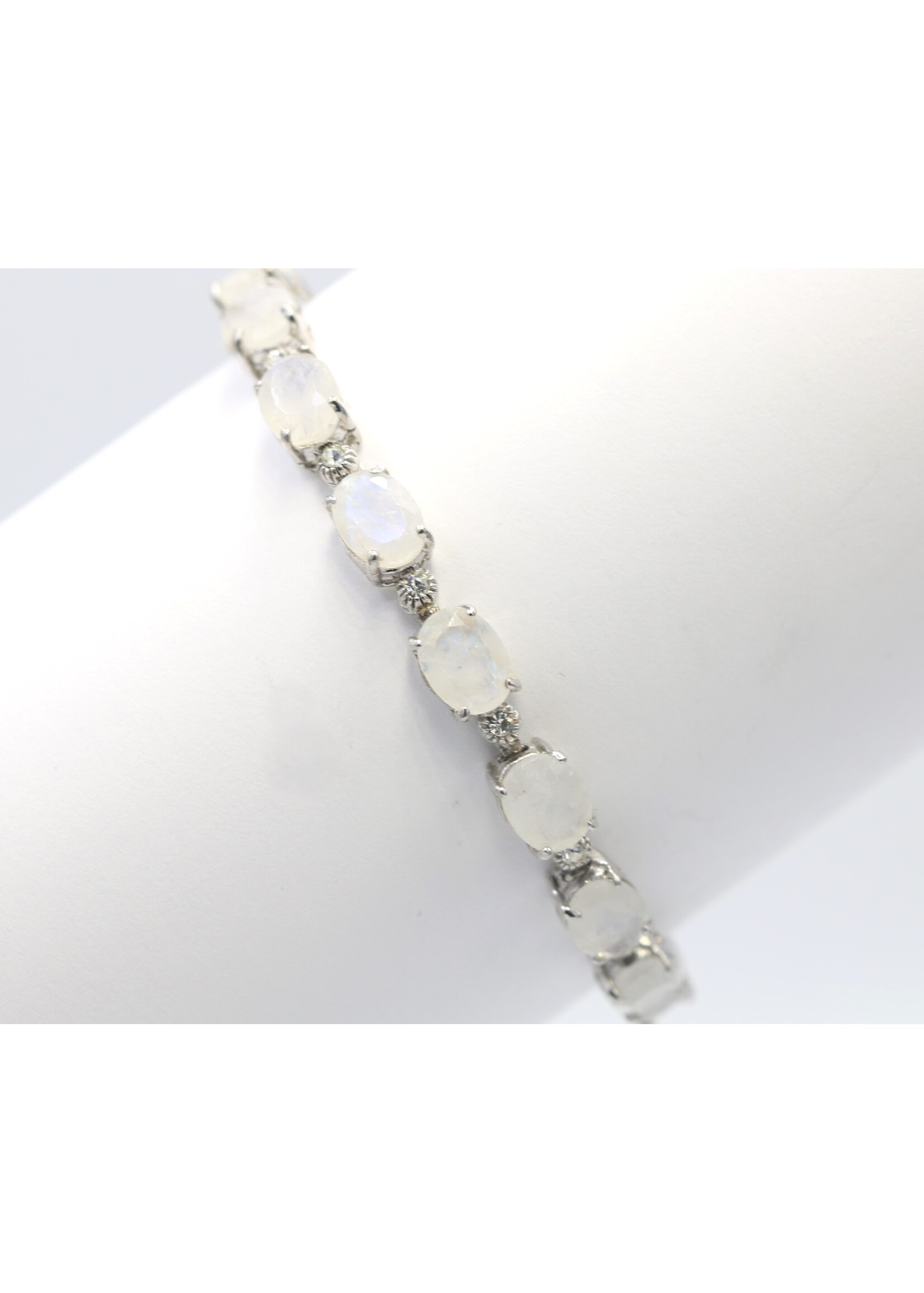 925 rhodium plated silver bracelet set with natural moonstone