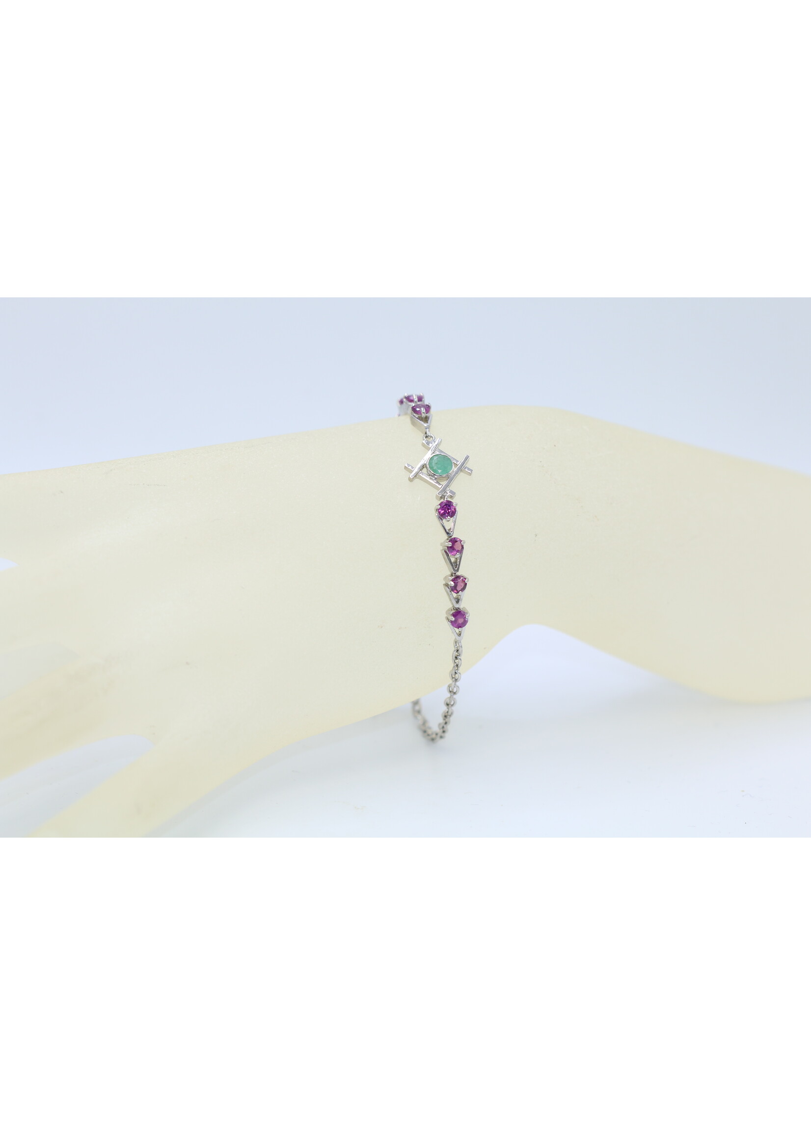 925 gerhodineerd zilveren Armband bezet met natuurlijke Smaragd en Rhodolieten