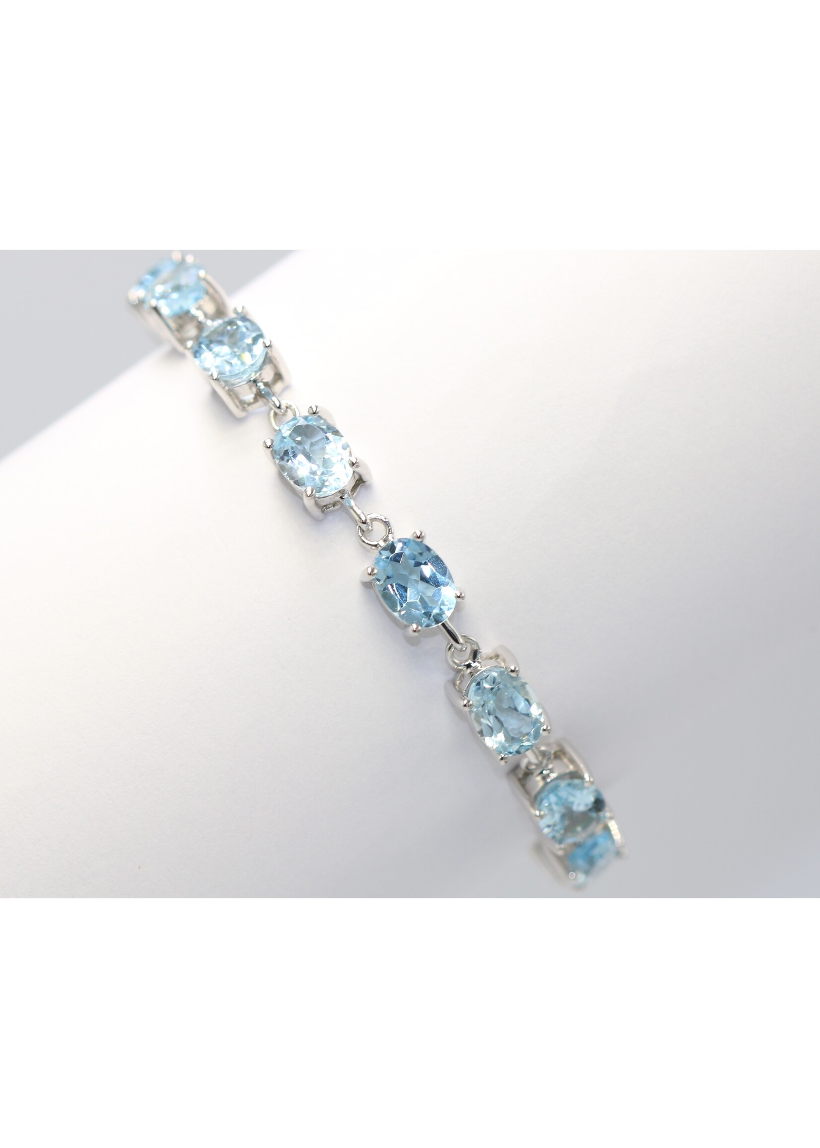 Bracelet en argent 925 rhodié serti de Topaze Bleue naturelle