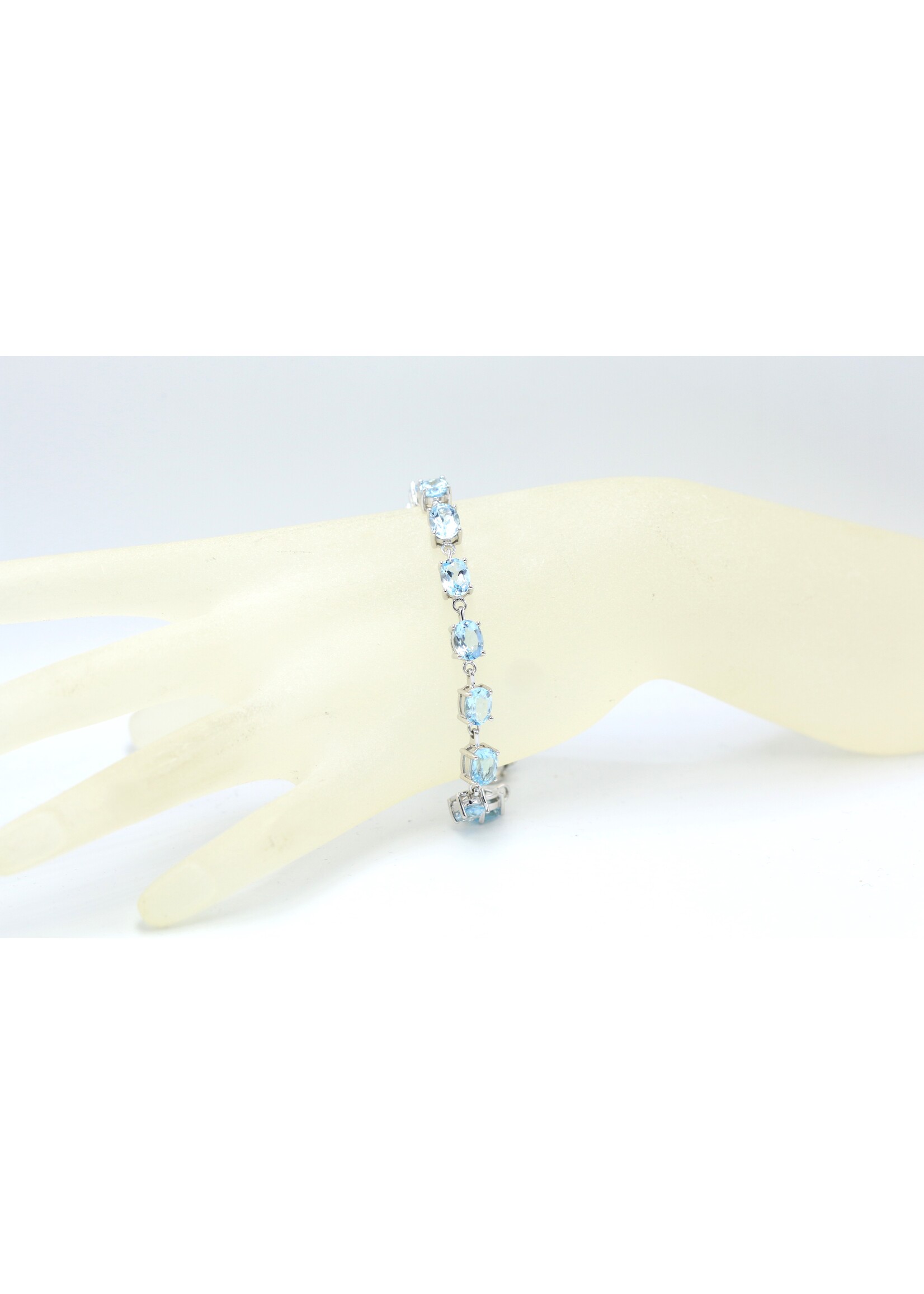 Bracelet en argent 925 rhodié serti de Topaze Bleue naturelle