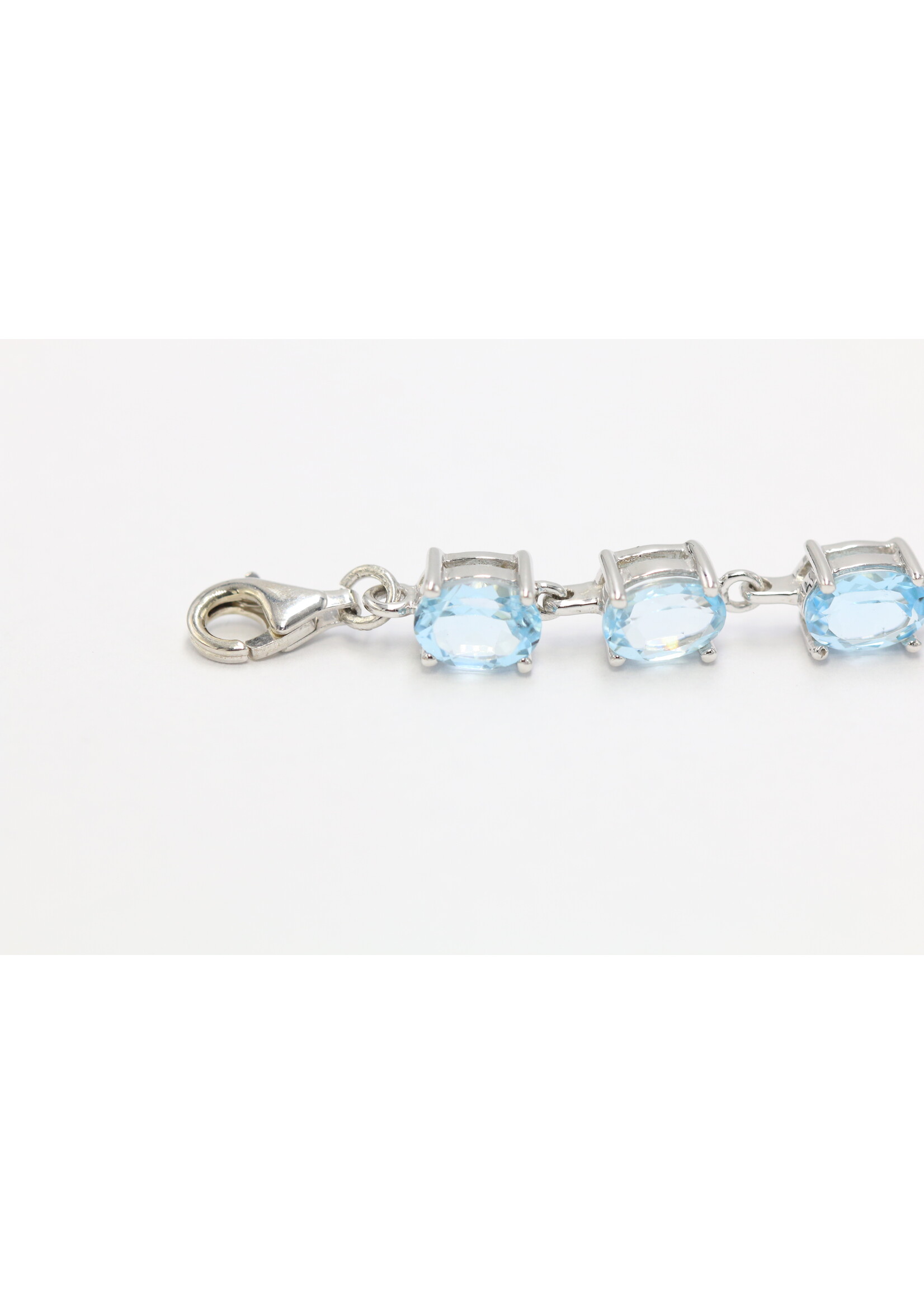 Bracelet en argent 925 rhodié serti de Topaze Bleue naturelle