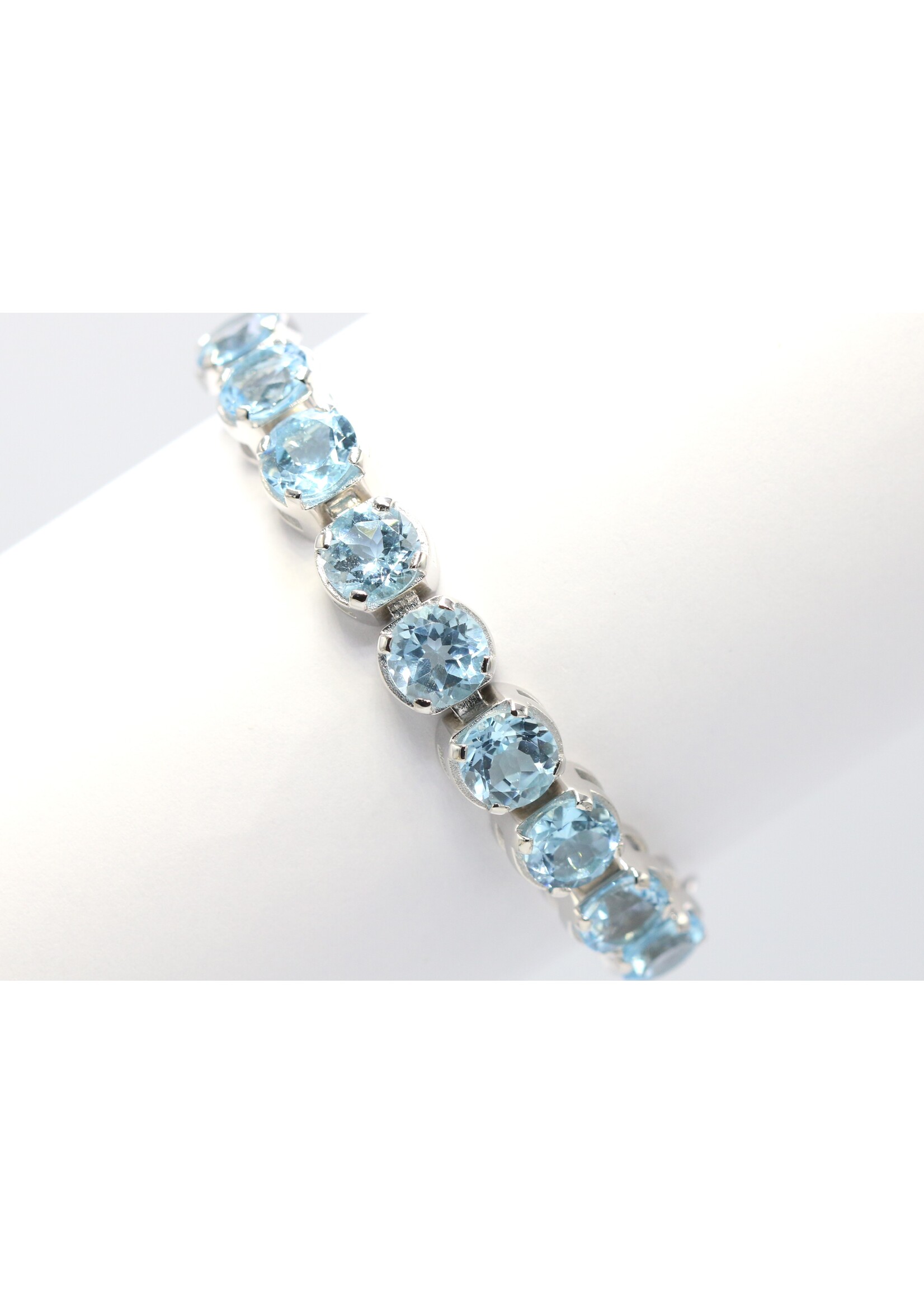 Bracciale in argento rodiato 925 con topazio azzurro naturale