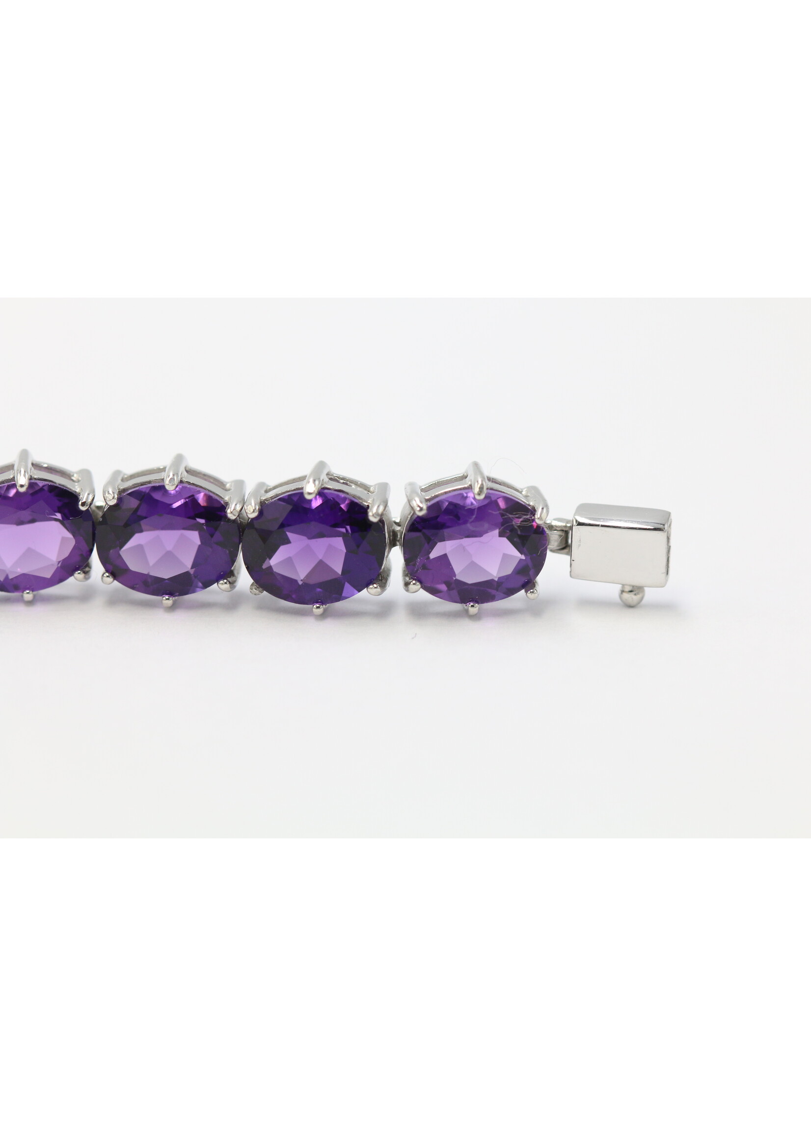 925 gerhodineerd zilveren Armband bezet met natuurlijke Amethisten