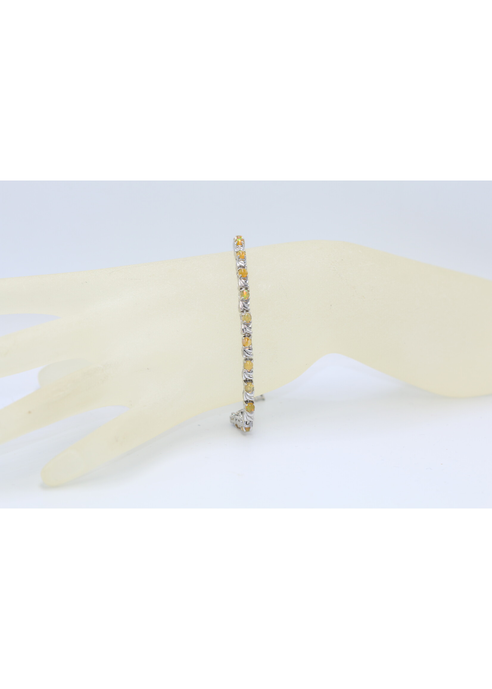 Bracelet en argent 925 rhodié serti d'opales naturelles