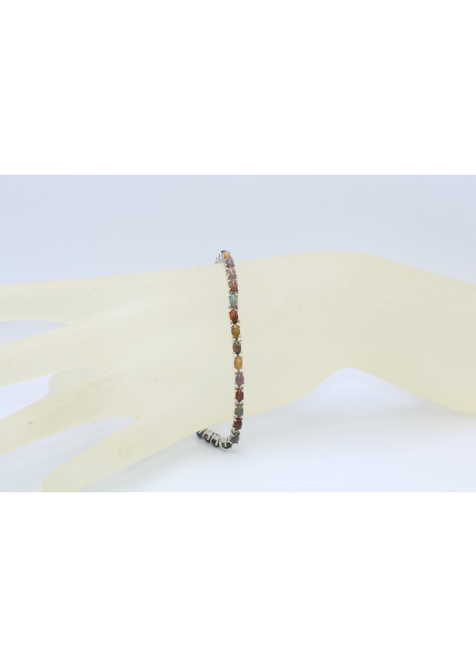 Bracelet en argent 925 rhodié serti d'opales noires naturelles