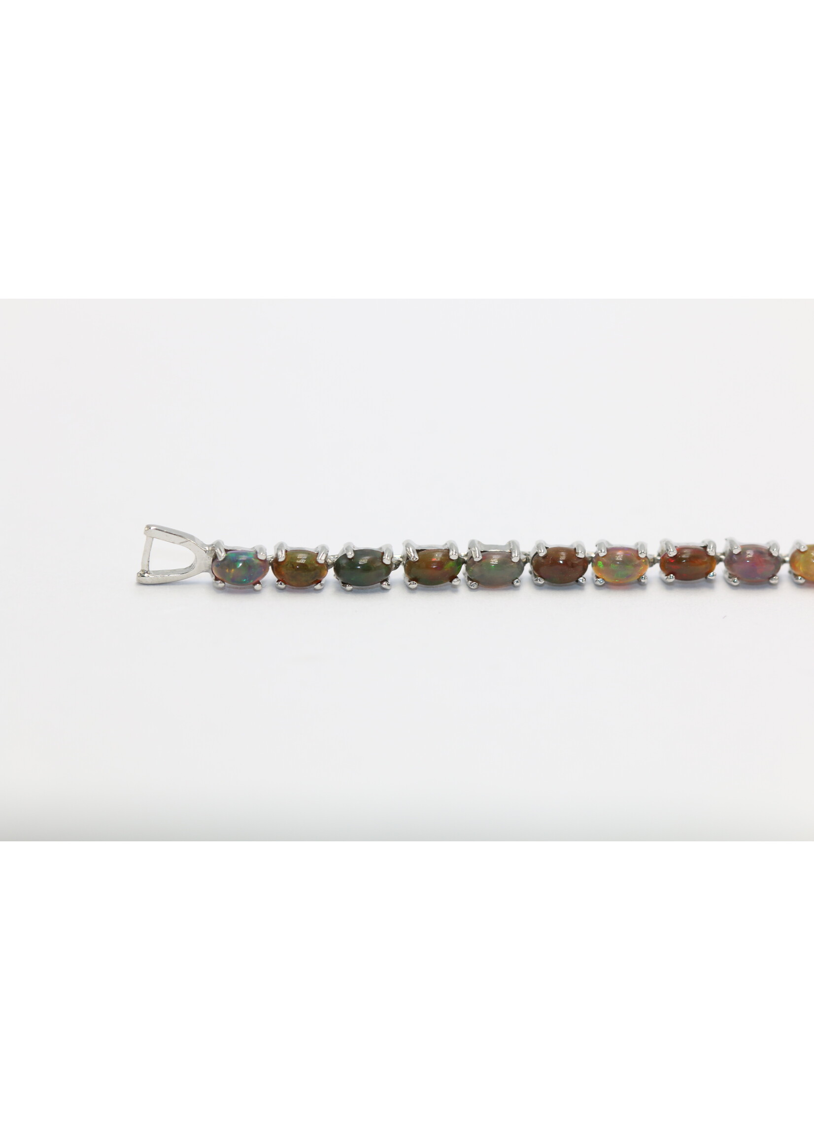 Bracelet en argent 925 rhodié serti d'opales noires naturelles