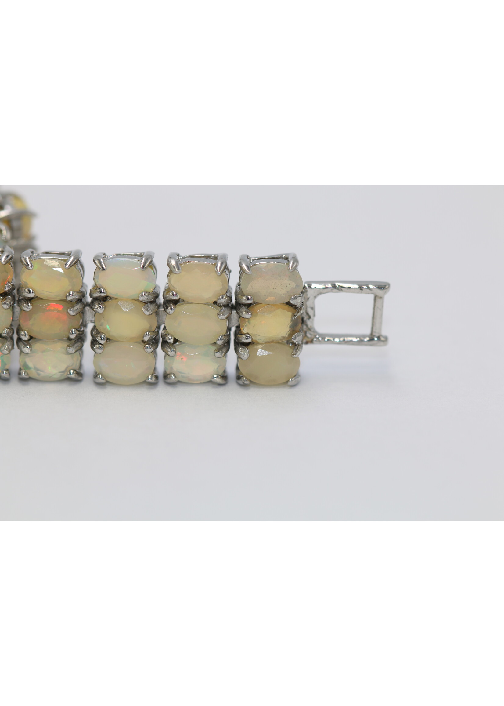 925 gerhodineerd zilveren Armband bezet met natuurlijke Opalen