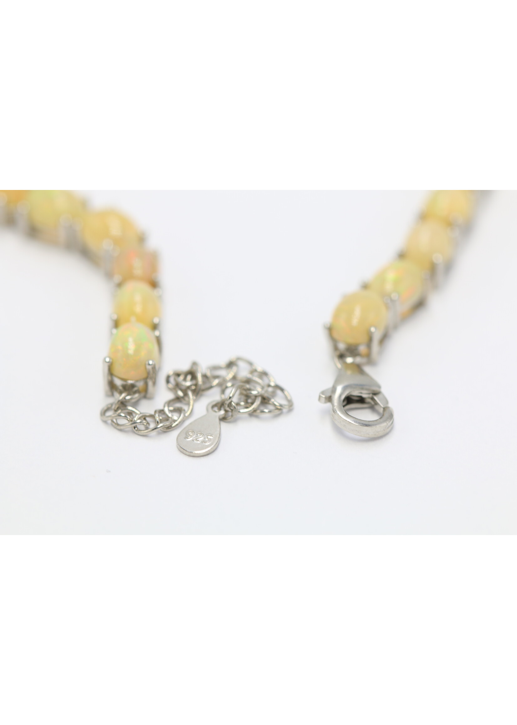 Bracelet en argent 925 rhodié serti d'opales naturelles