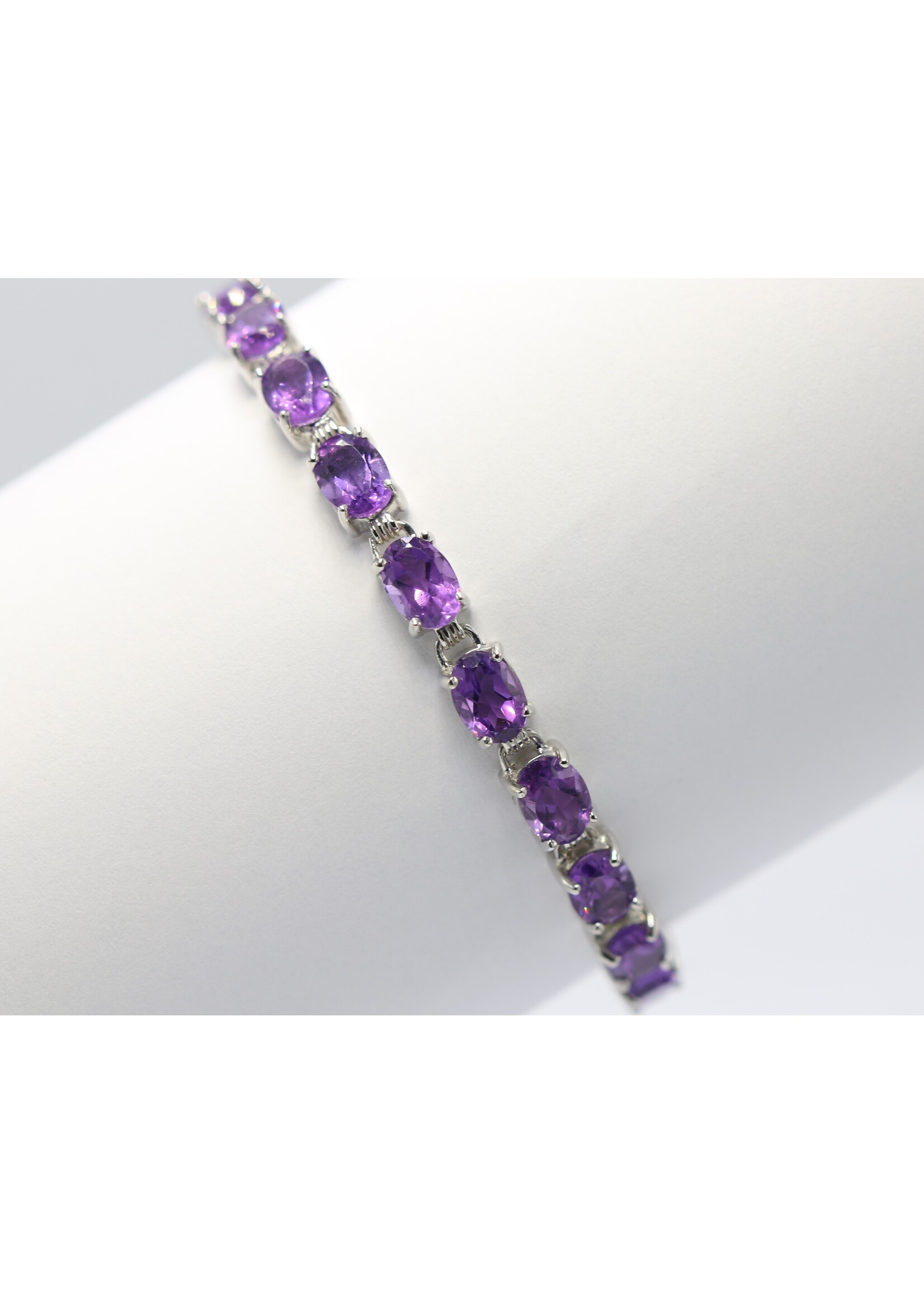 925 rhodium plated silver bracelet set with natural amethysts