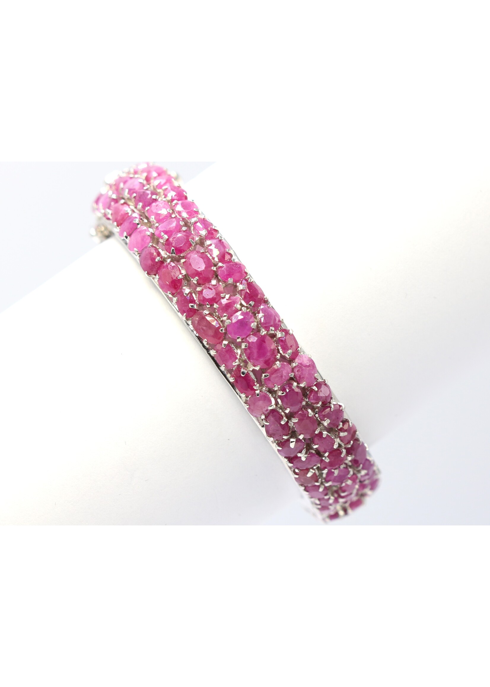 Bracelet en argent 925 rhodié serti de rubis naturels
